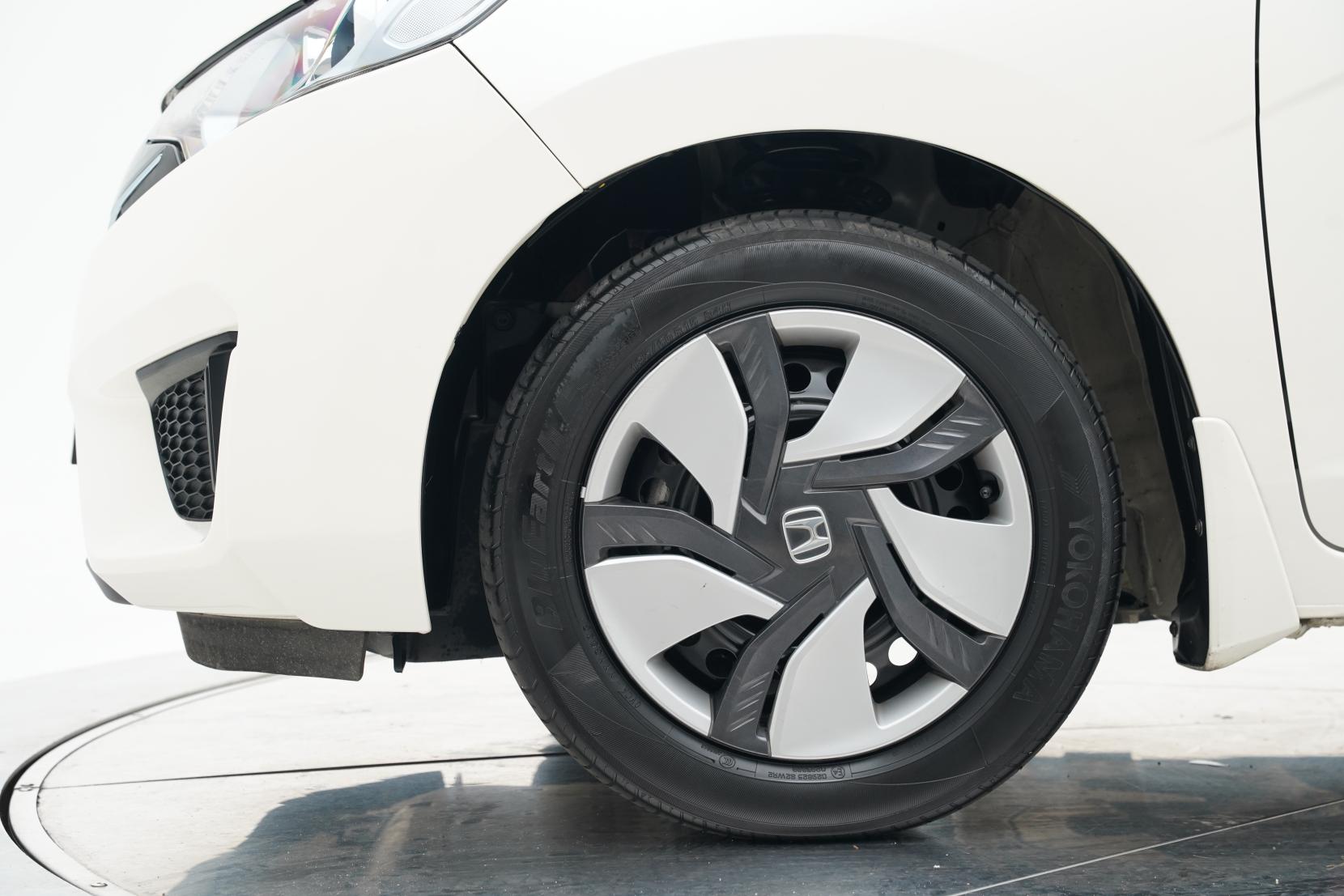 Honda Fit 1.5 HYBRID F PACKAGE