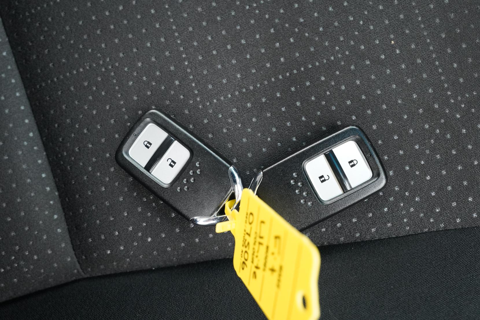 Honda Fit 1.5 HYBRID F PACKAGE