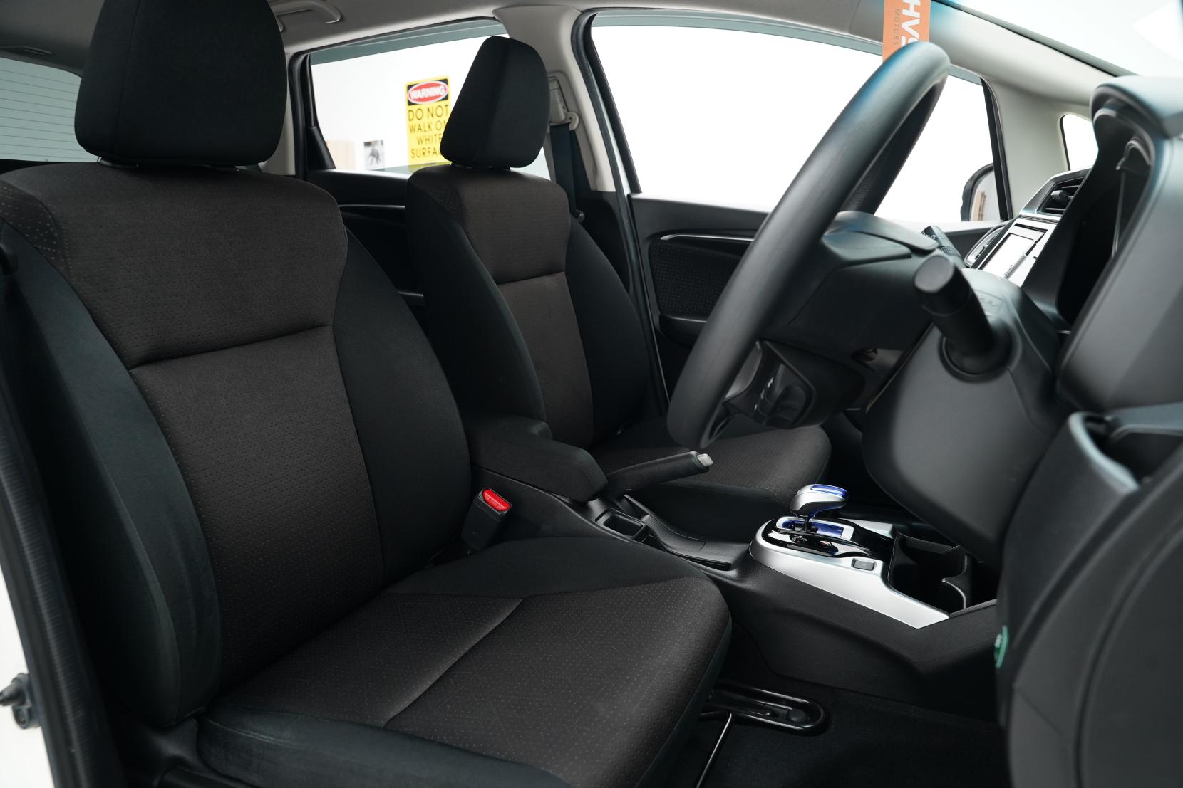 Honda Fit 1.5 HYBRID F PACKAGE