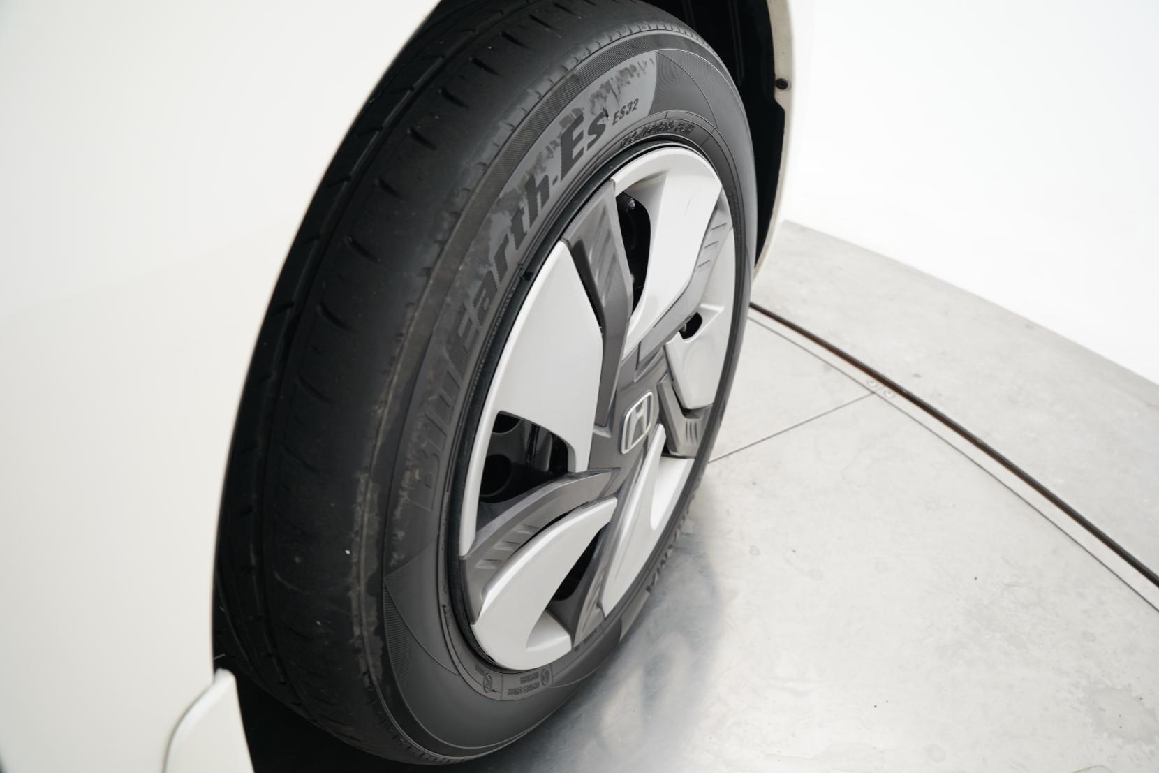 Honda Fit 1.5 HYBRID F PACKAGE