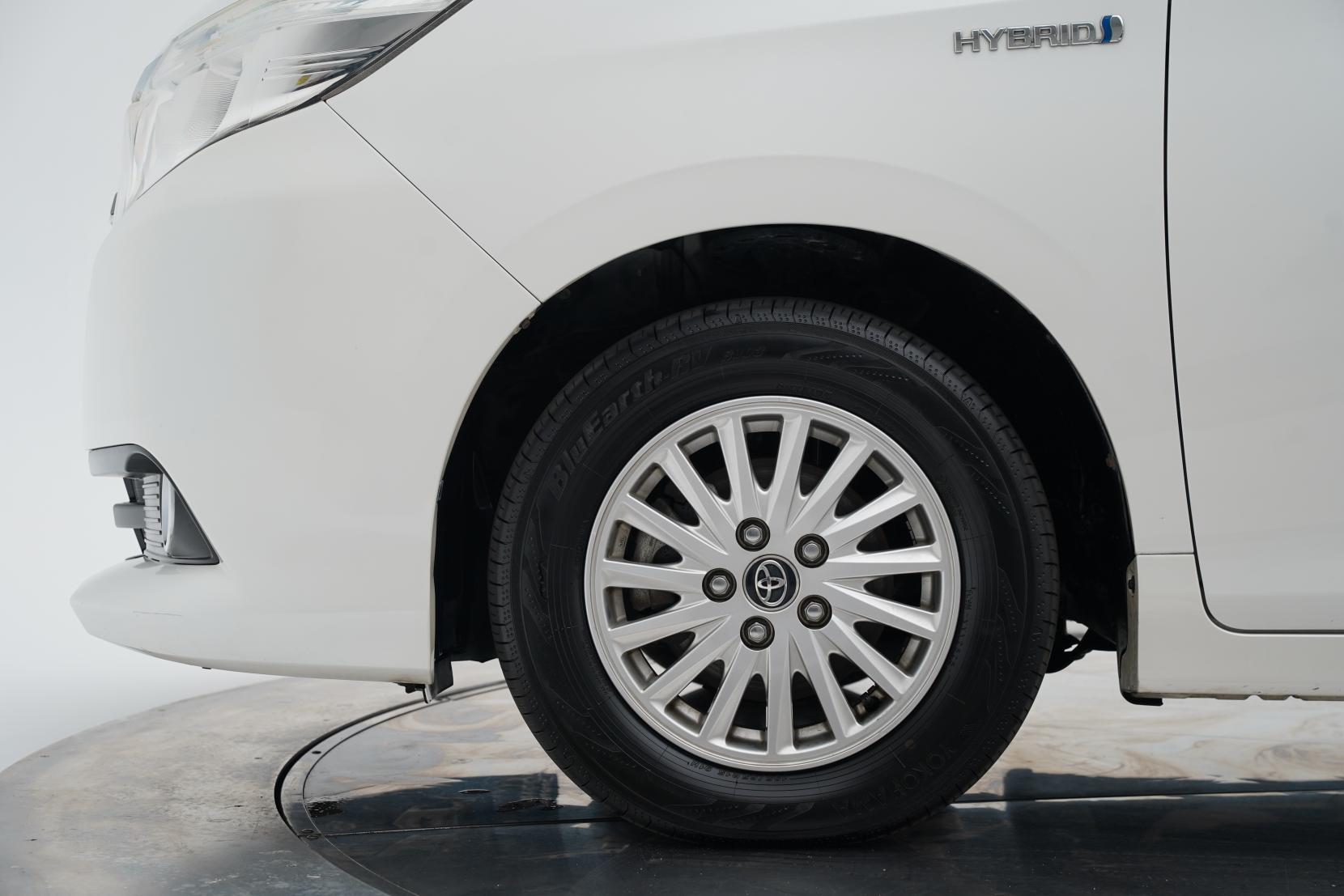 Toyota Noah 1.8 HYBRID G