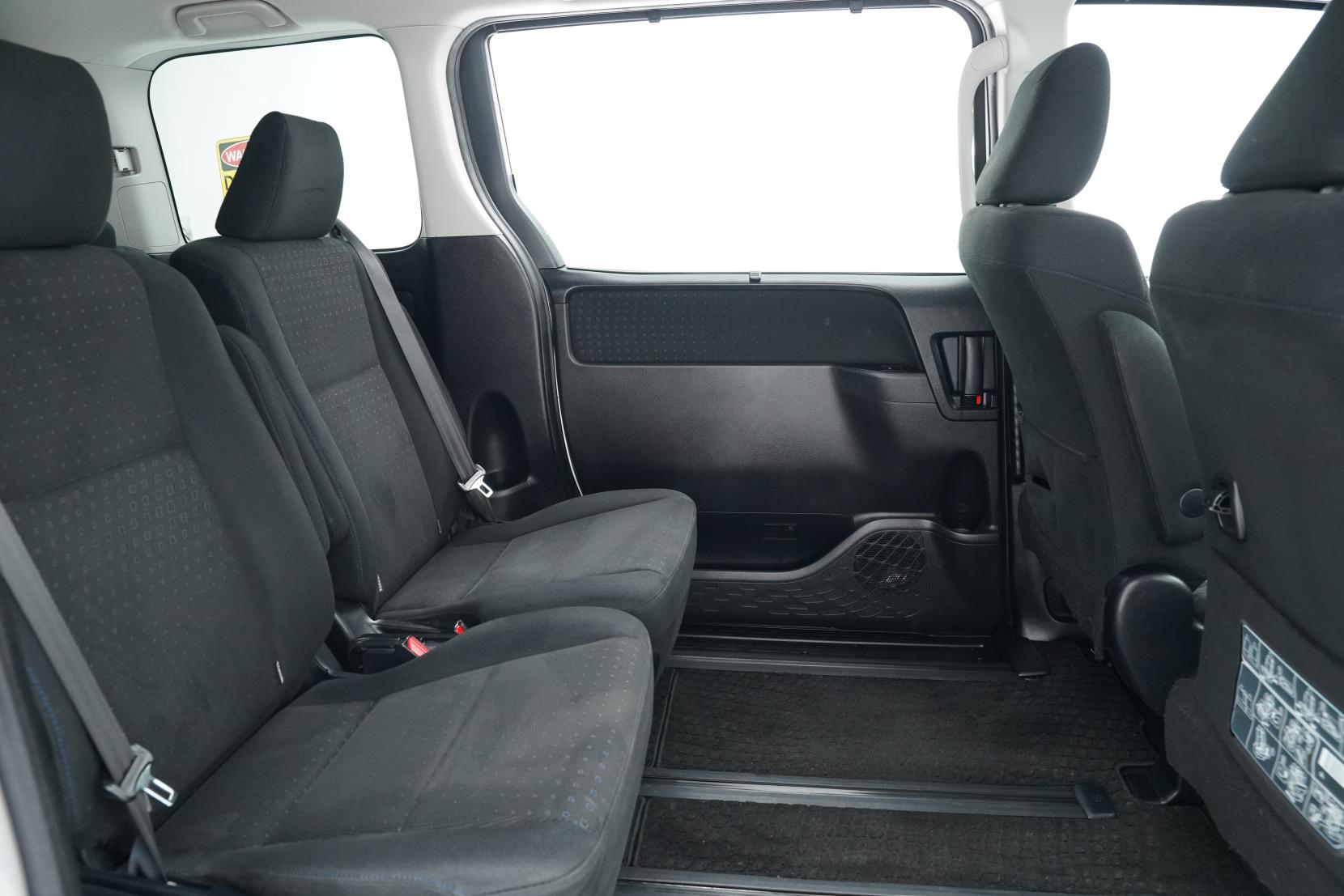 Toyota Noah 1.8 HYBRID G