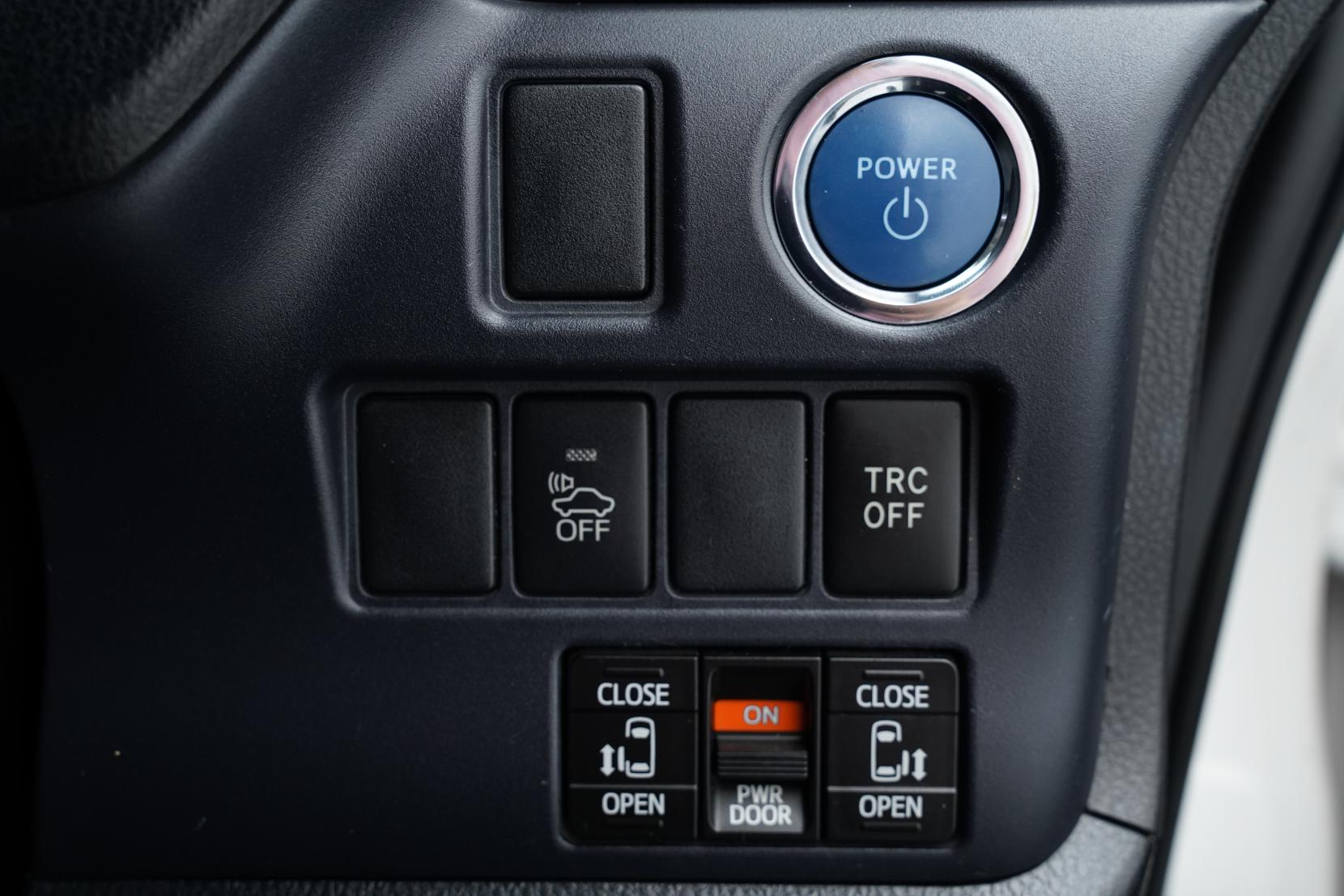 Toyota Noah 1.8 HYBRID G