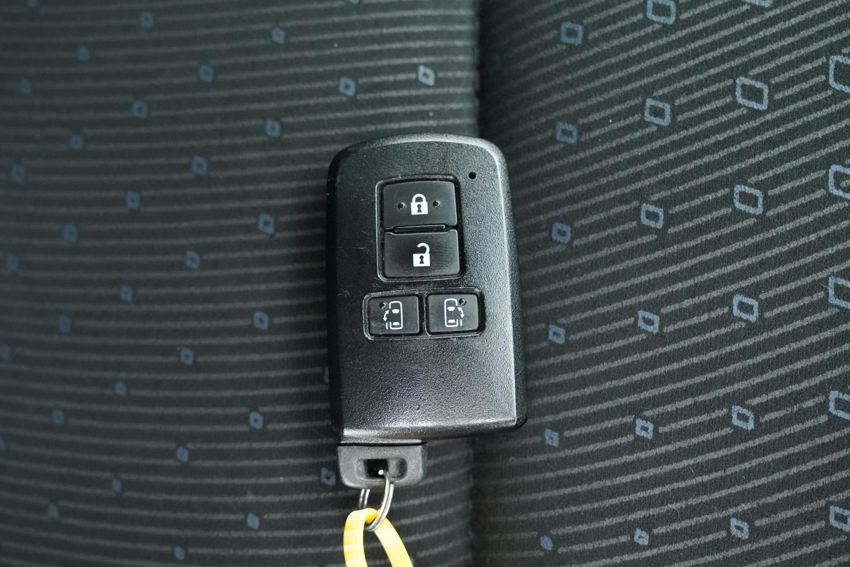 Toyota Noah 1.8 HYBRID G