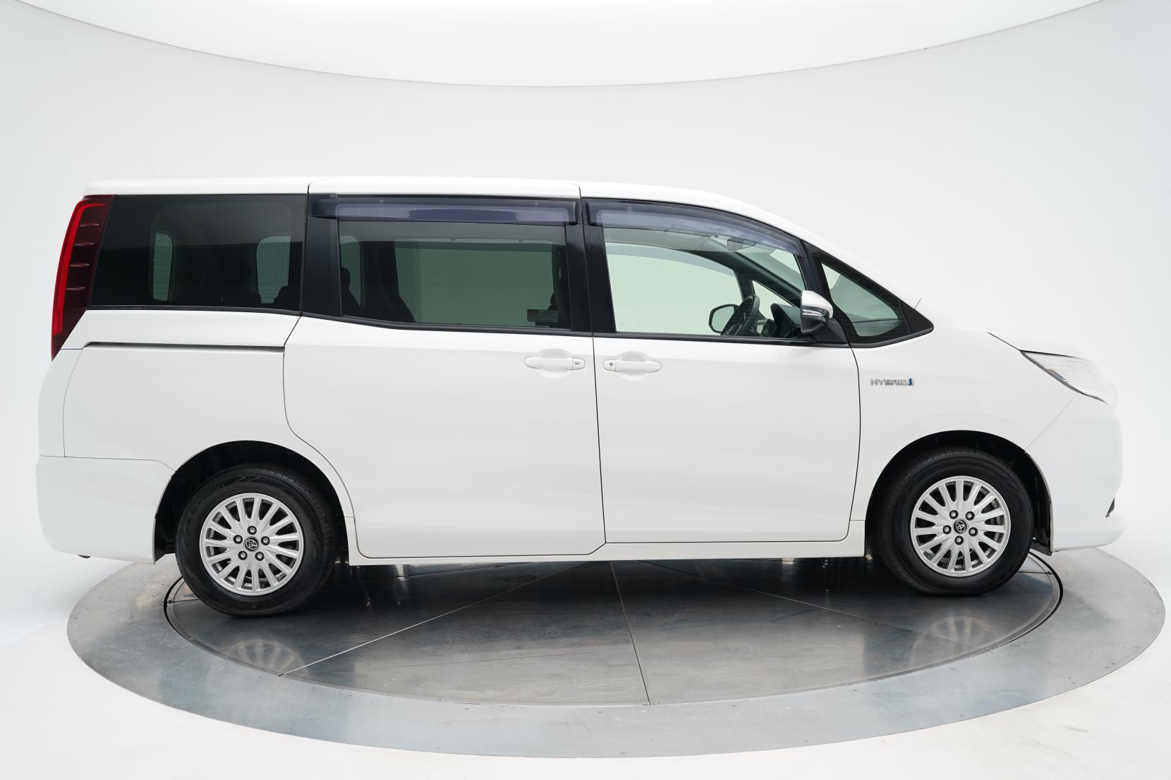 Toyota Noah 1.8 HYBRID G
