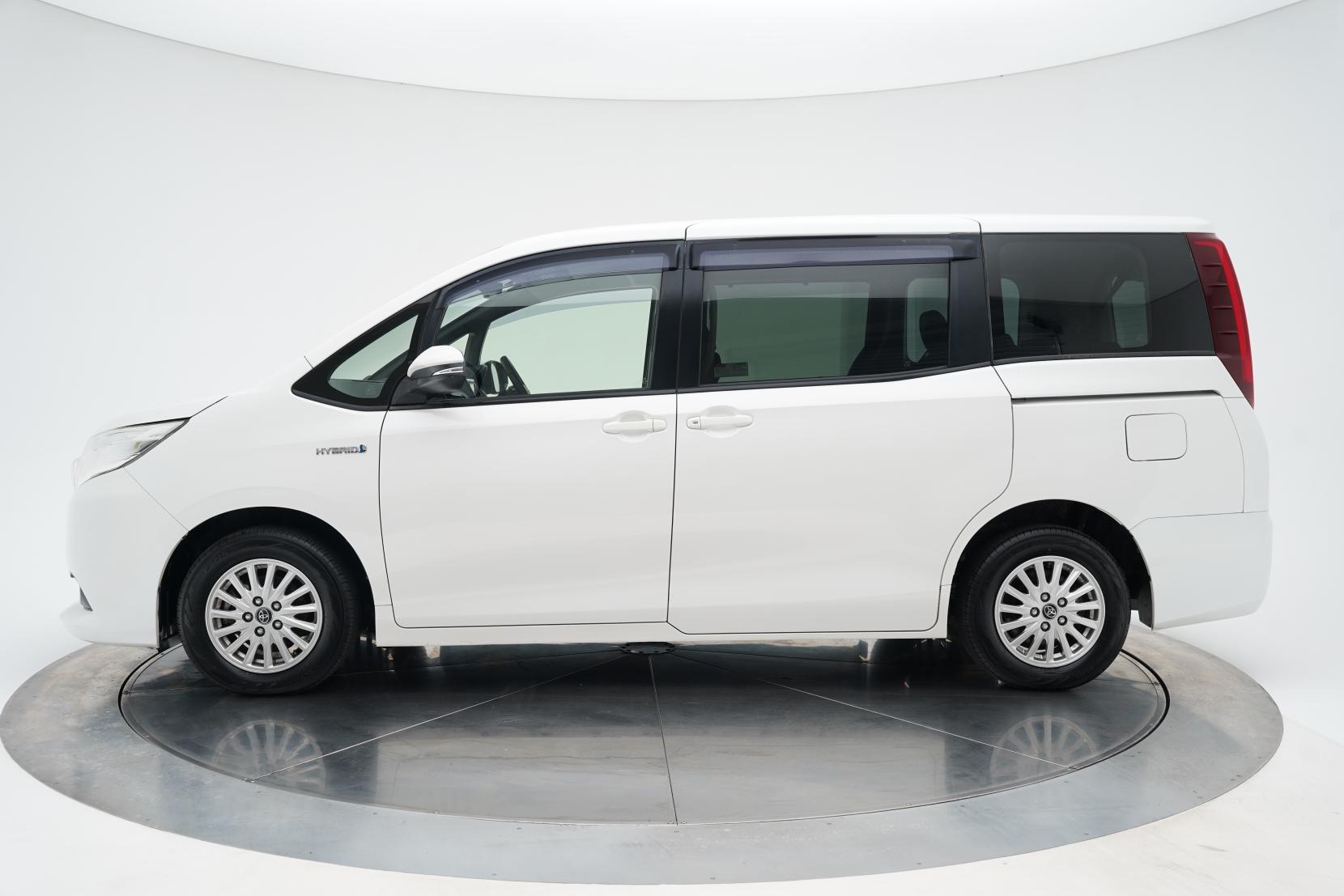 Toyota Noah 1.8 HYBRID G