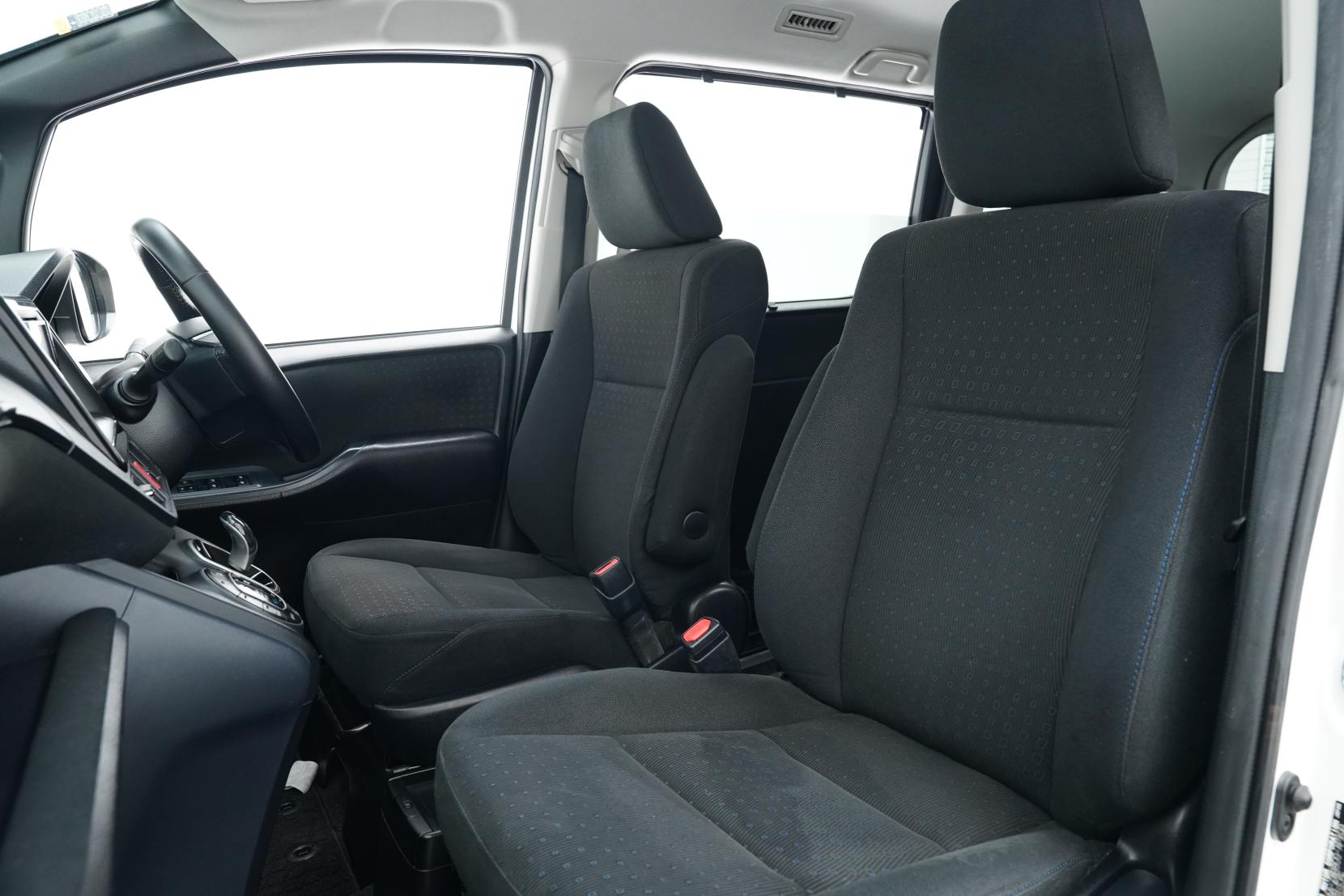 Toyota Noah 1.8 HYBRID G