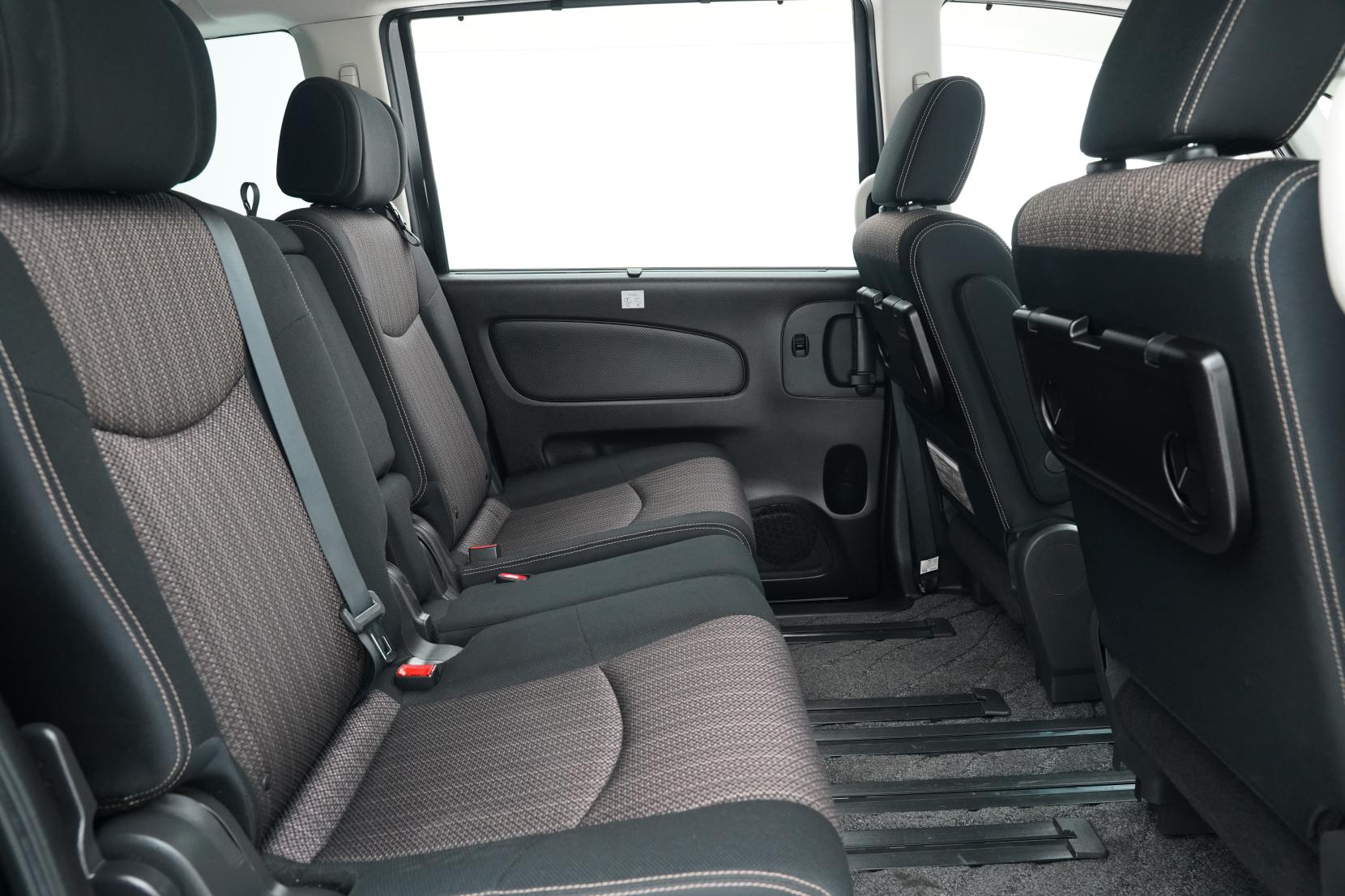 Nissan Serena (1991 – present) Hybrid HighwayStar G