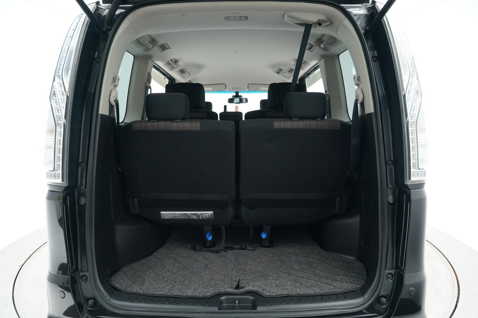 Nissan Serena (1991 – present) Hybrid HighwayStar G