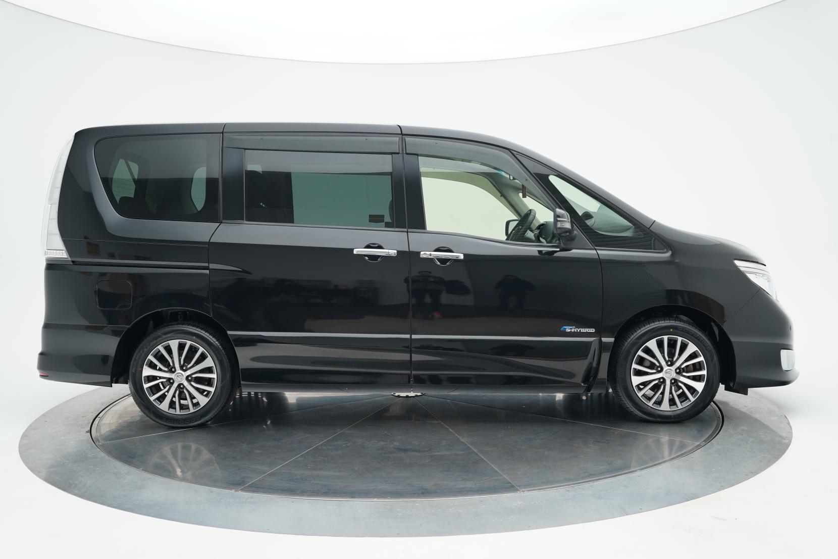Nissan Serena (1991 – present) Hybrid HighwayStar G