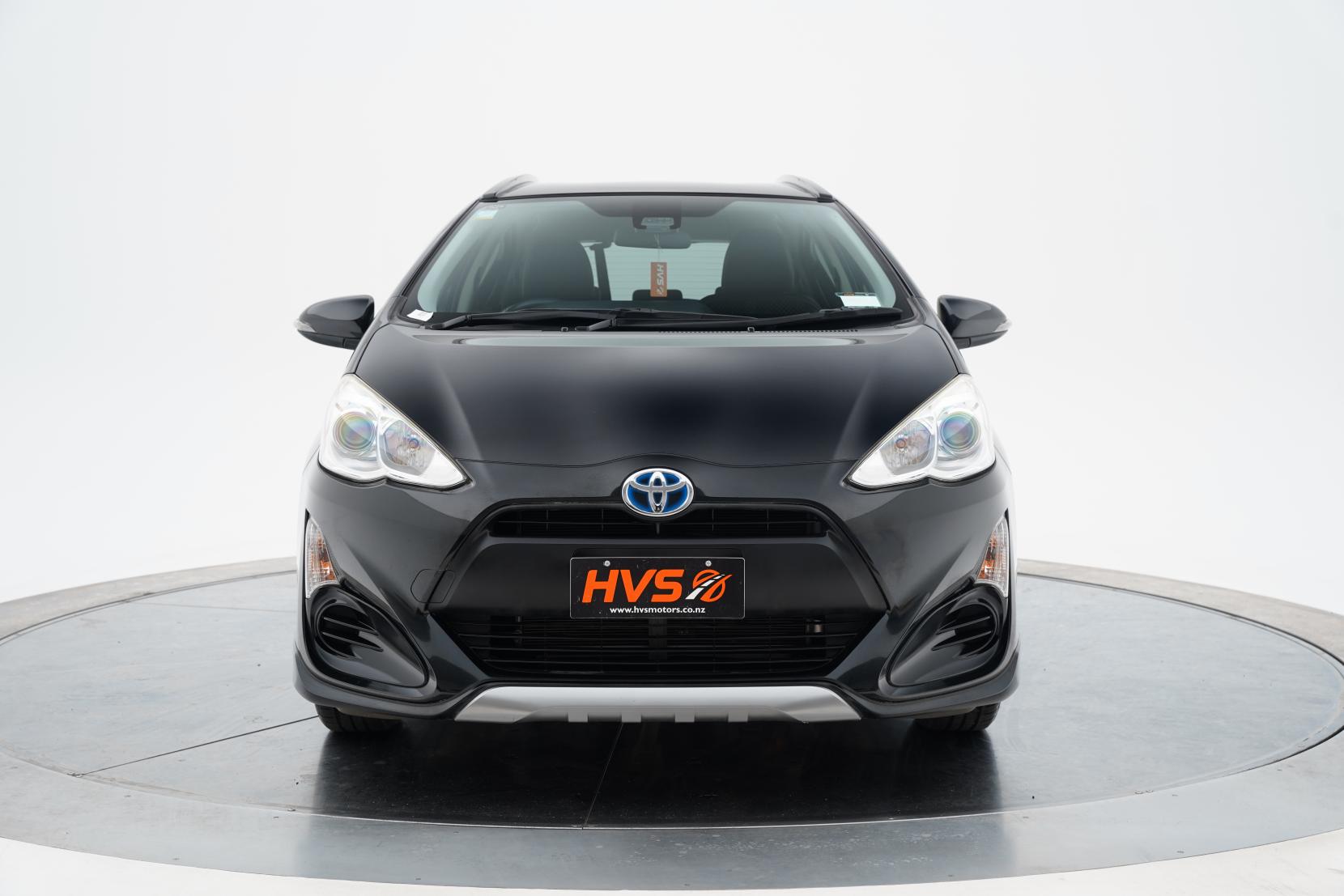 Toyota Aqua X-Urban Solid 