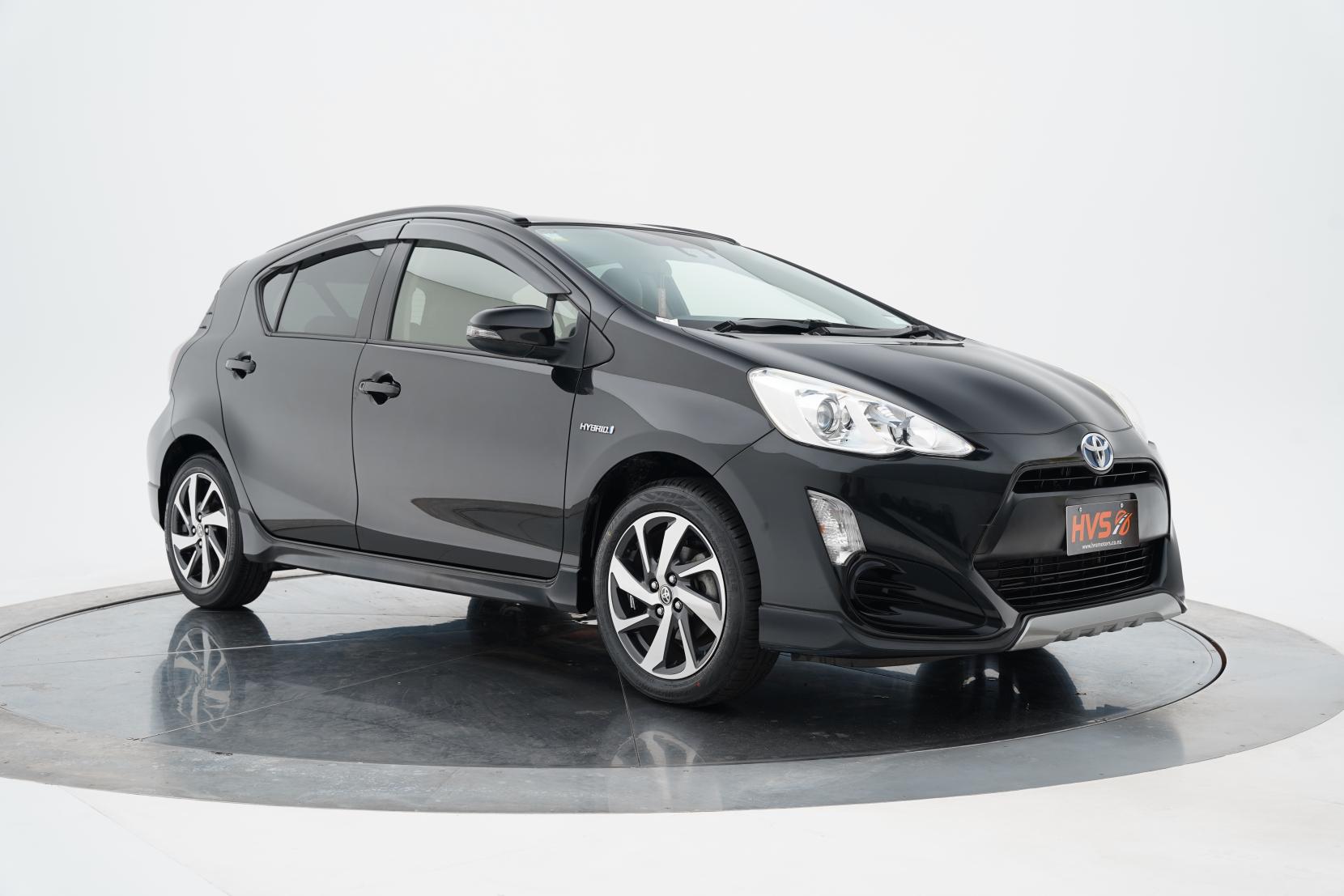 Toyota Aqua X-Urban Solid 