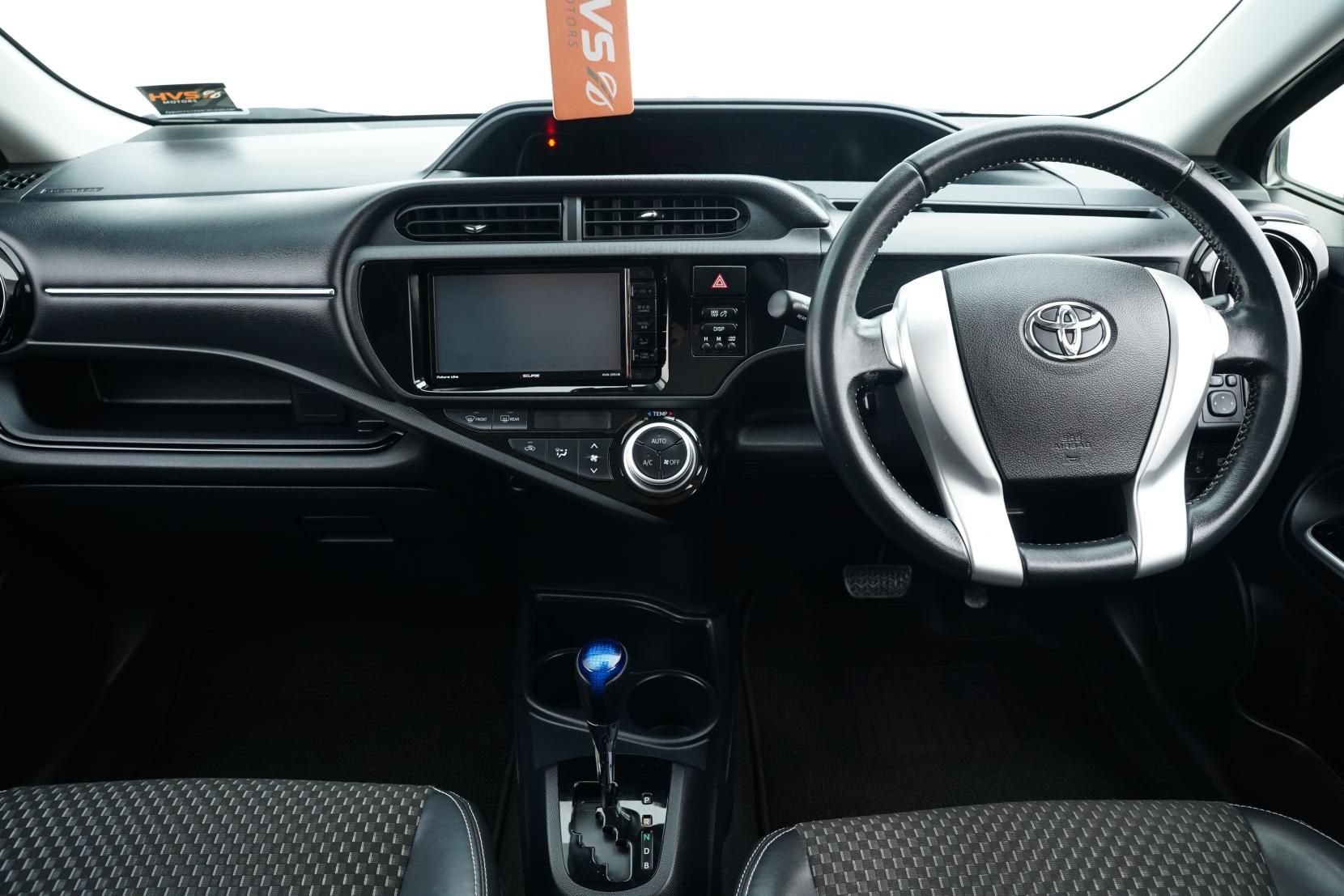 Toyota Aqua X-Urban Solid 