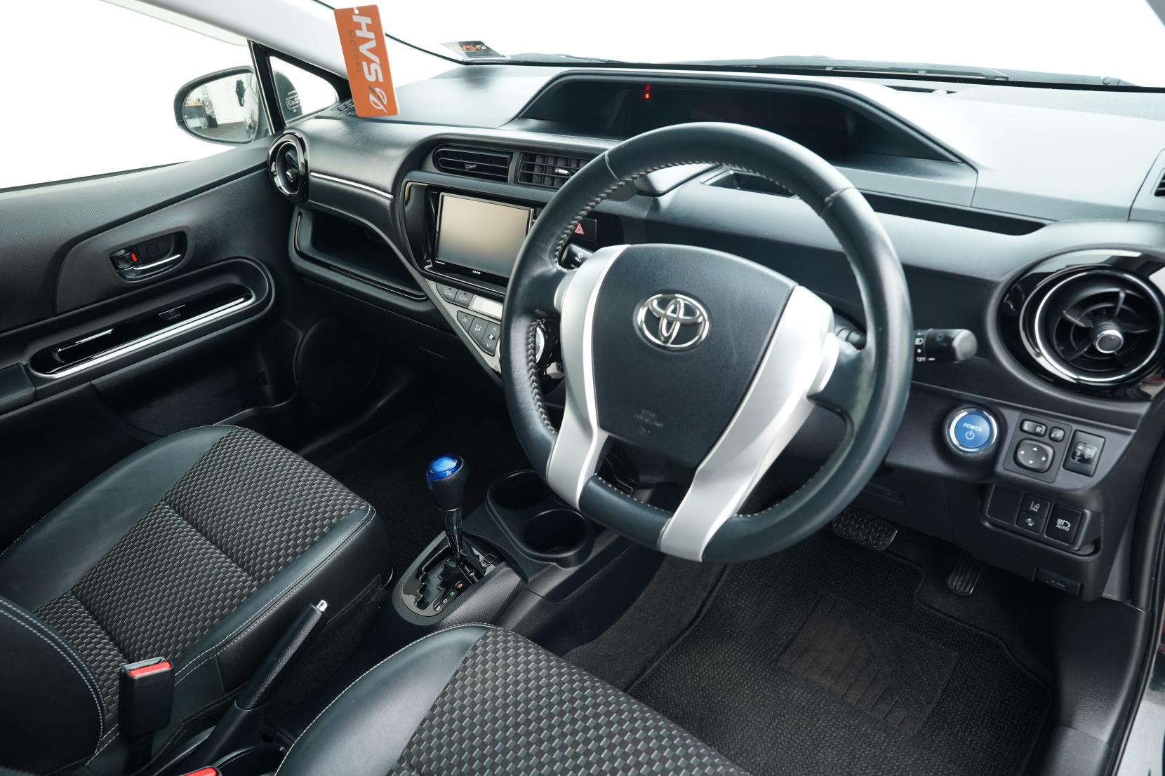 Toyota Aqua X-Urban Solid 