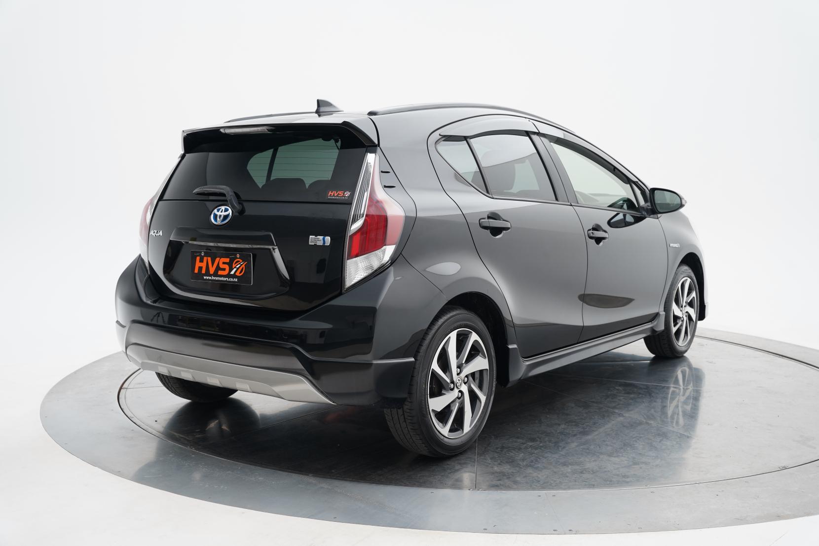 Toyota Aqua X-Urban Solid 