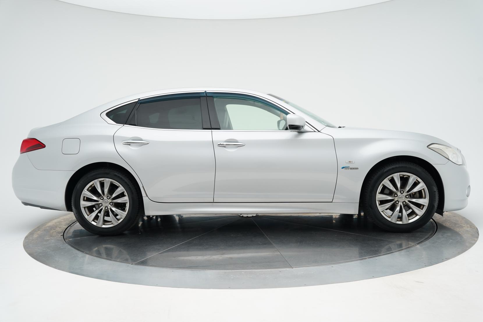 Nissan Fuga HYBRID