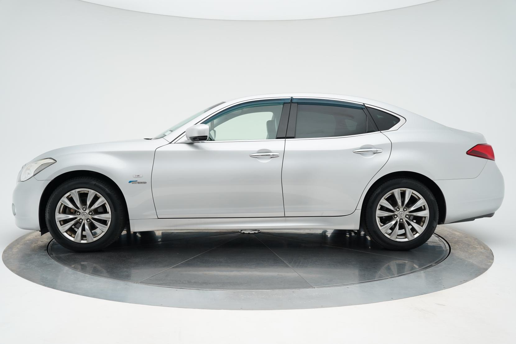 Nissan Fuga HYBRID