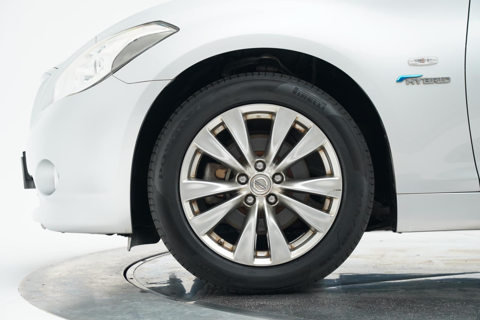 Nissan Fuga HYBRID
