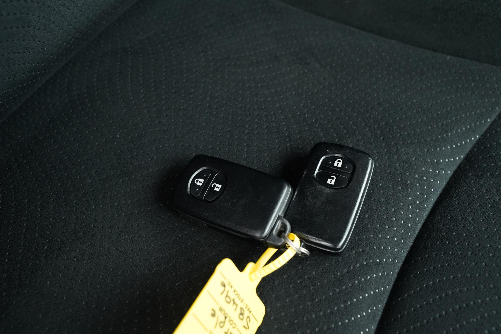 Toyota Prius 1.8 Hybrid S