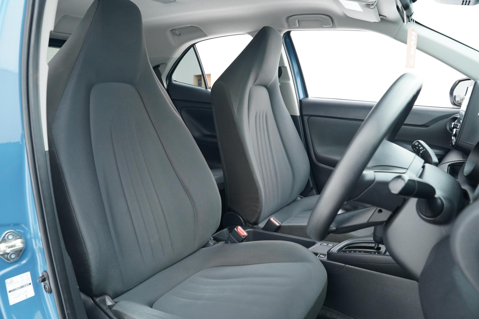 Toyota Yaris HYBRID X