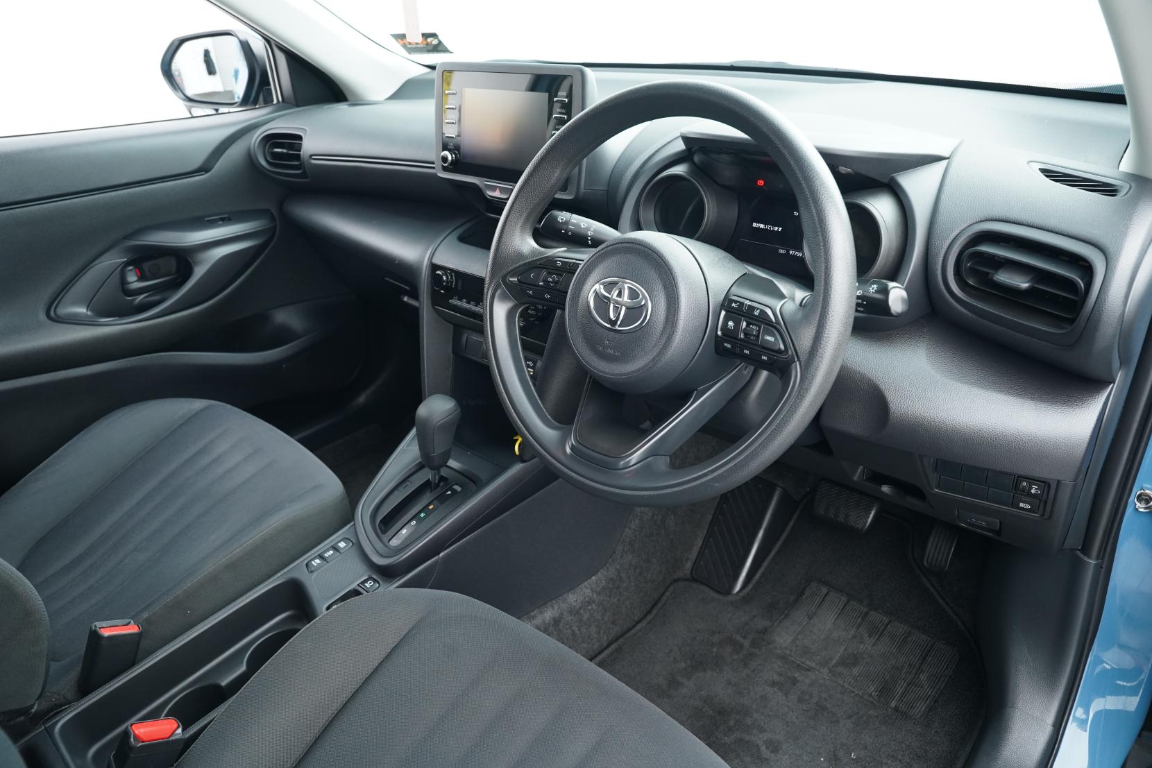 Toyota Yaris HYBRID X
