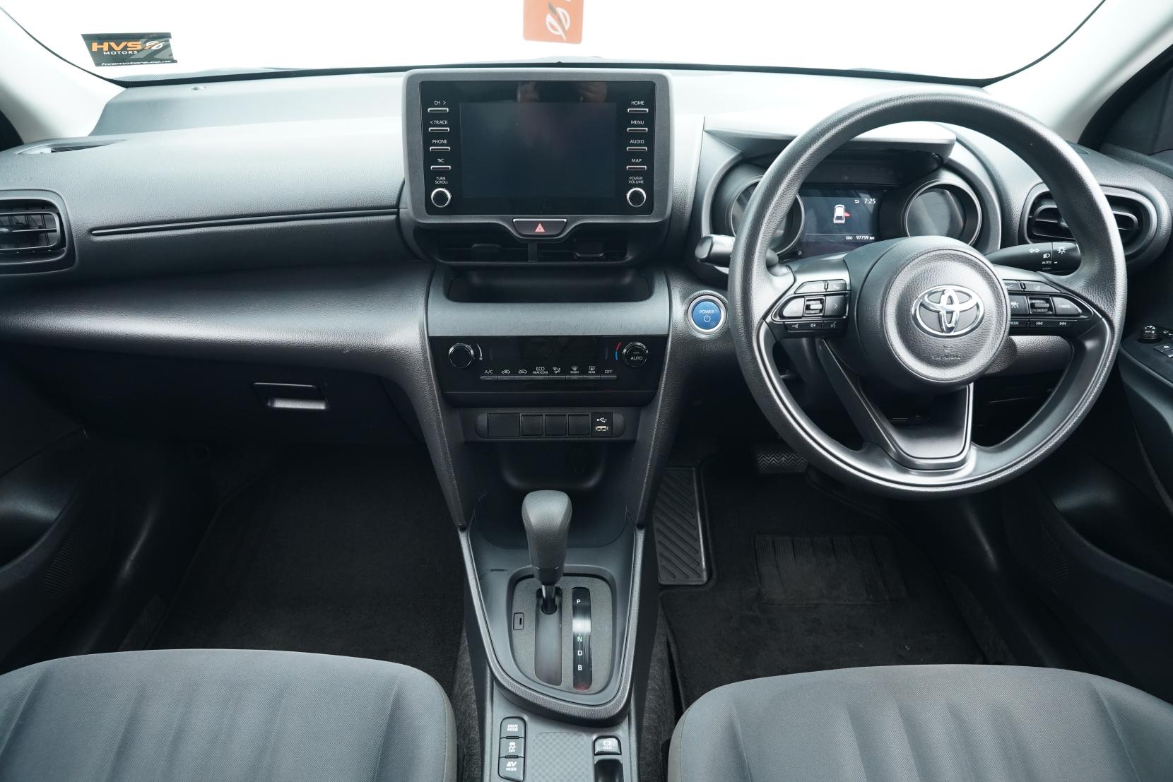 Toyota Yaris HYBRID X