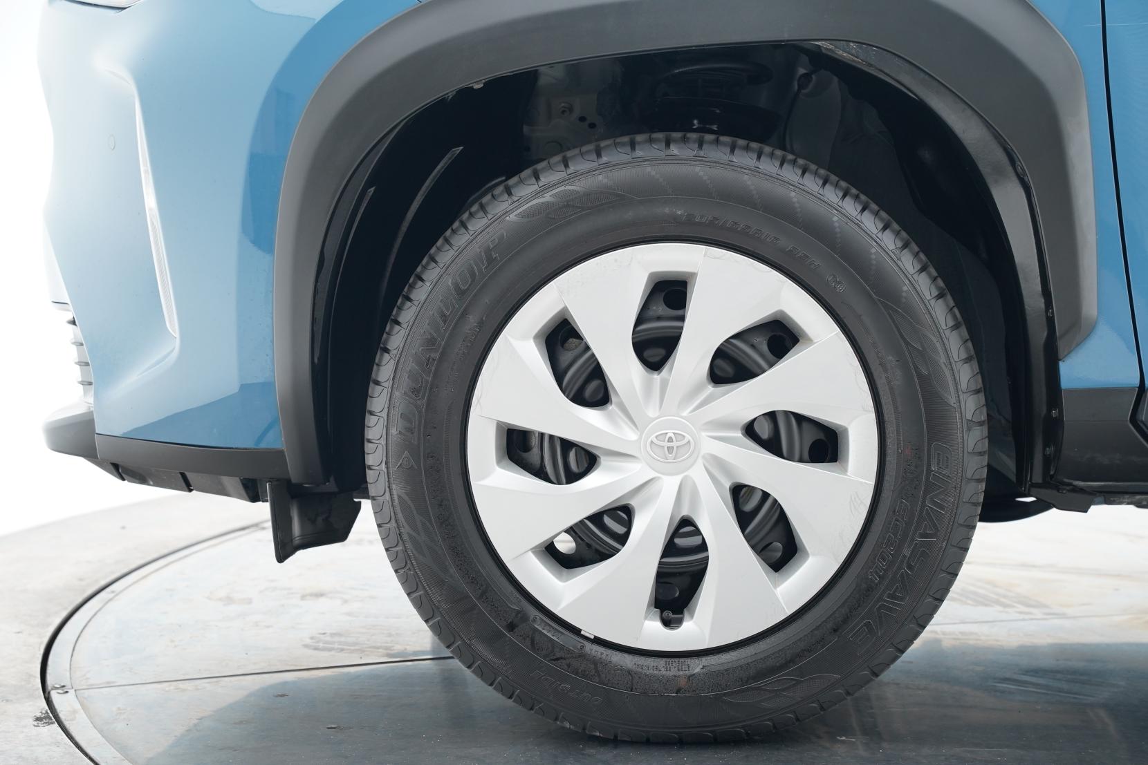 Toyota Yaris HYBRID X