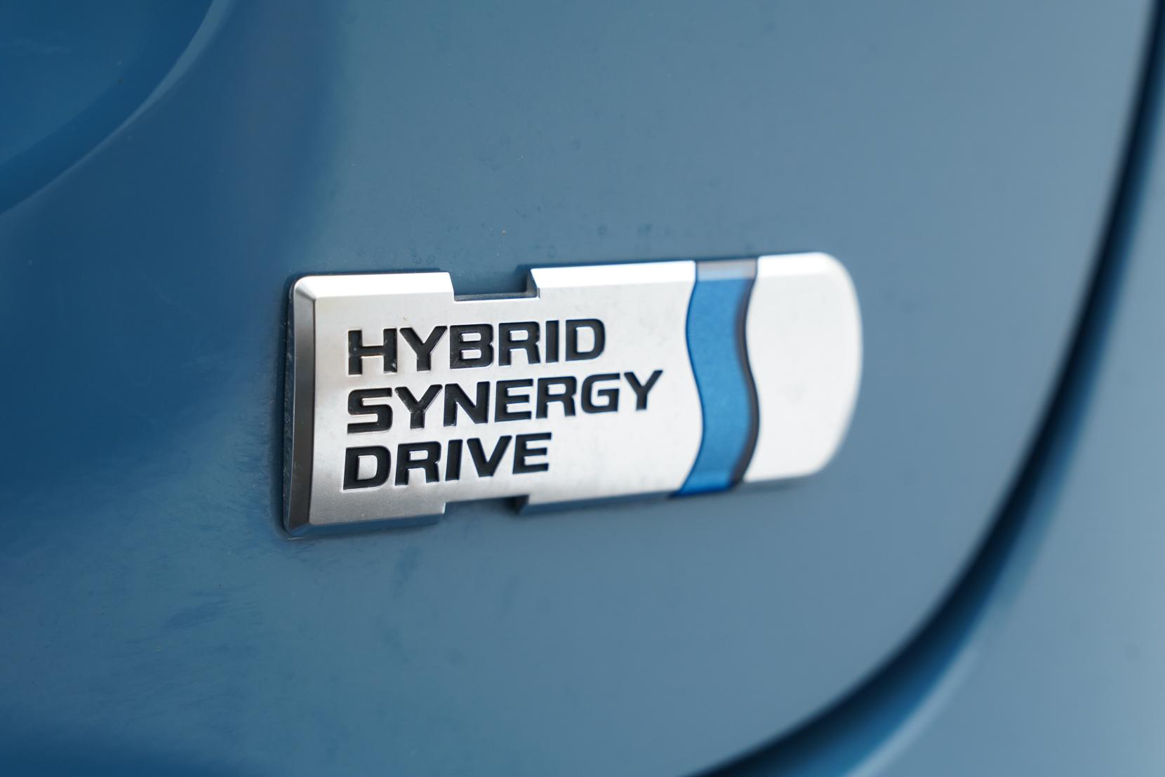 Toyota Yaris HYBRID X