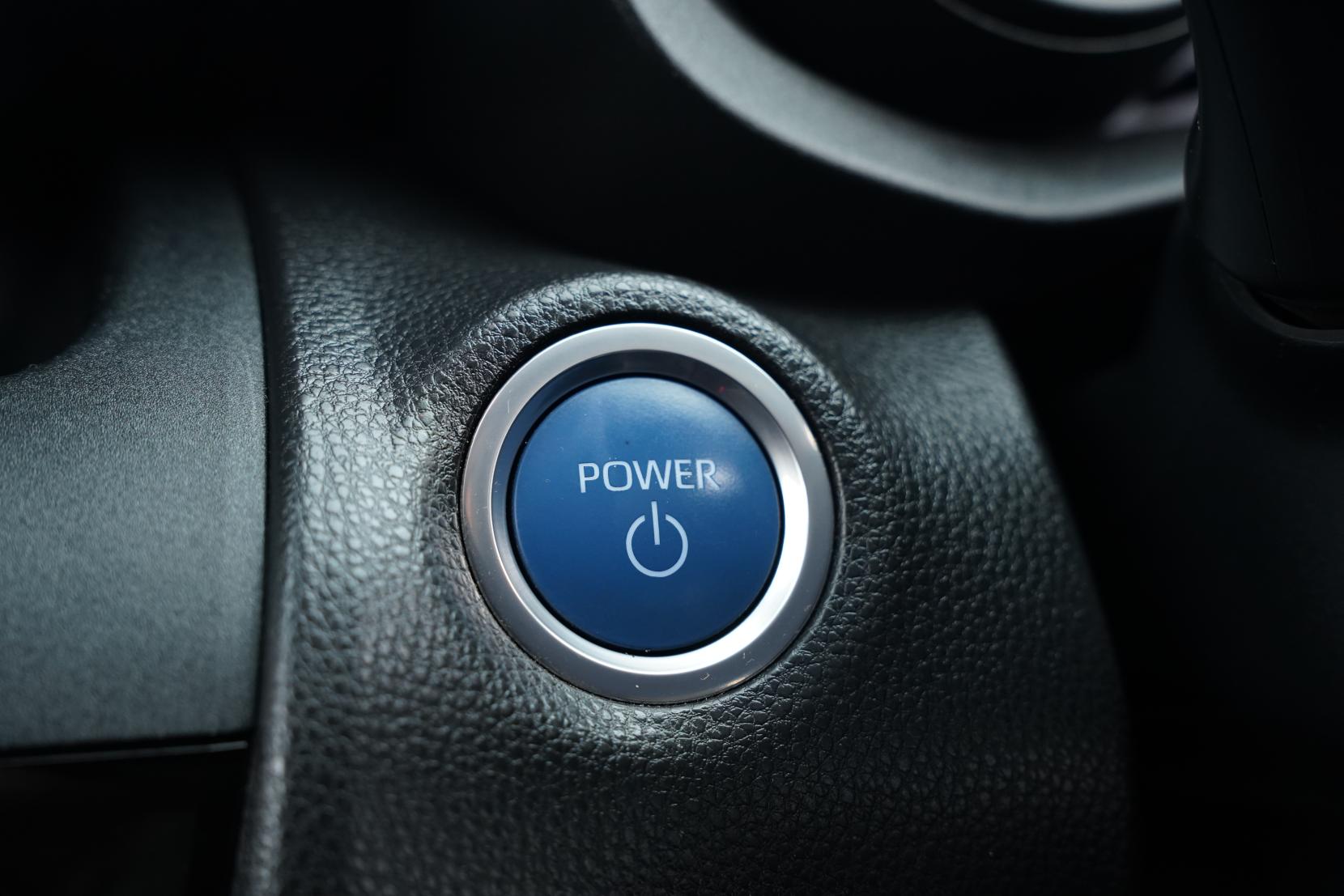Toyota Yaris HYBRID X