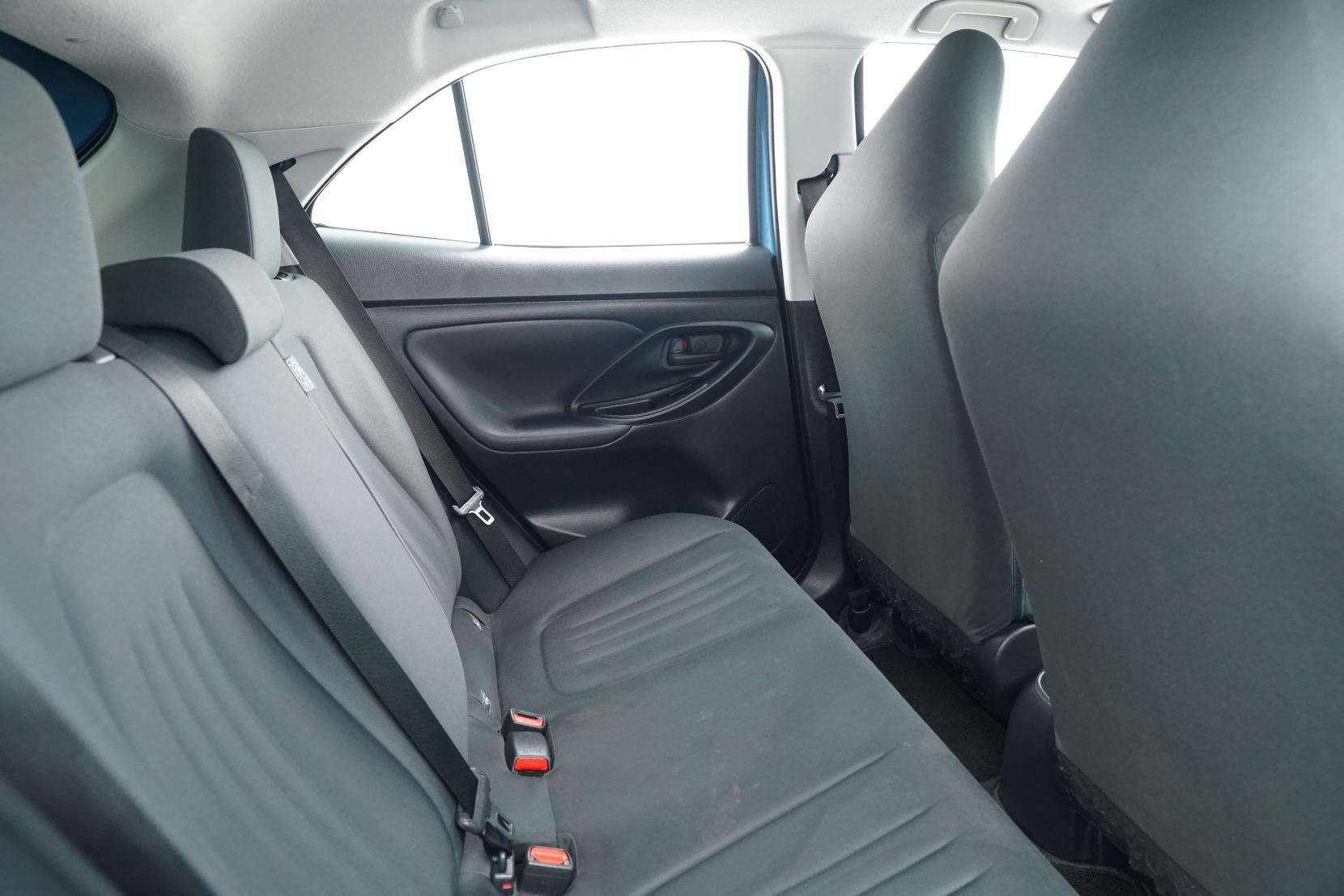 Toyota Yaris HYBRID X