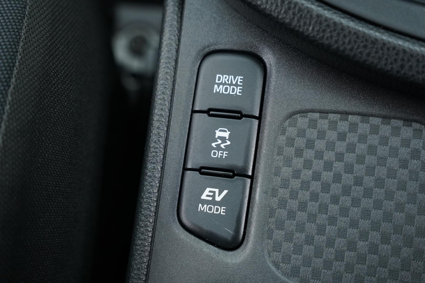 Toyota Yaris HYBRID X
