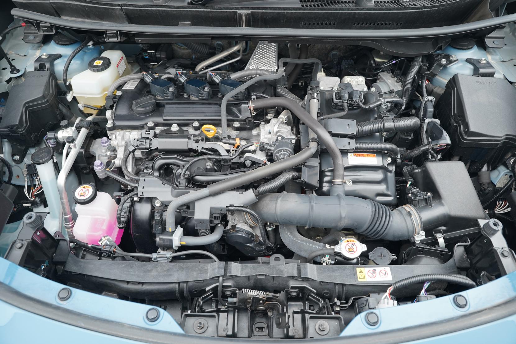 Toyota Yaris HYBRID X