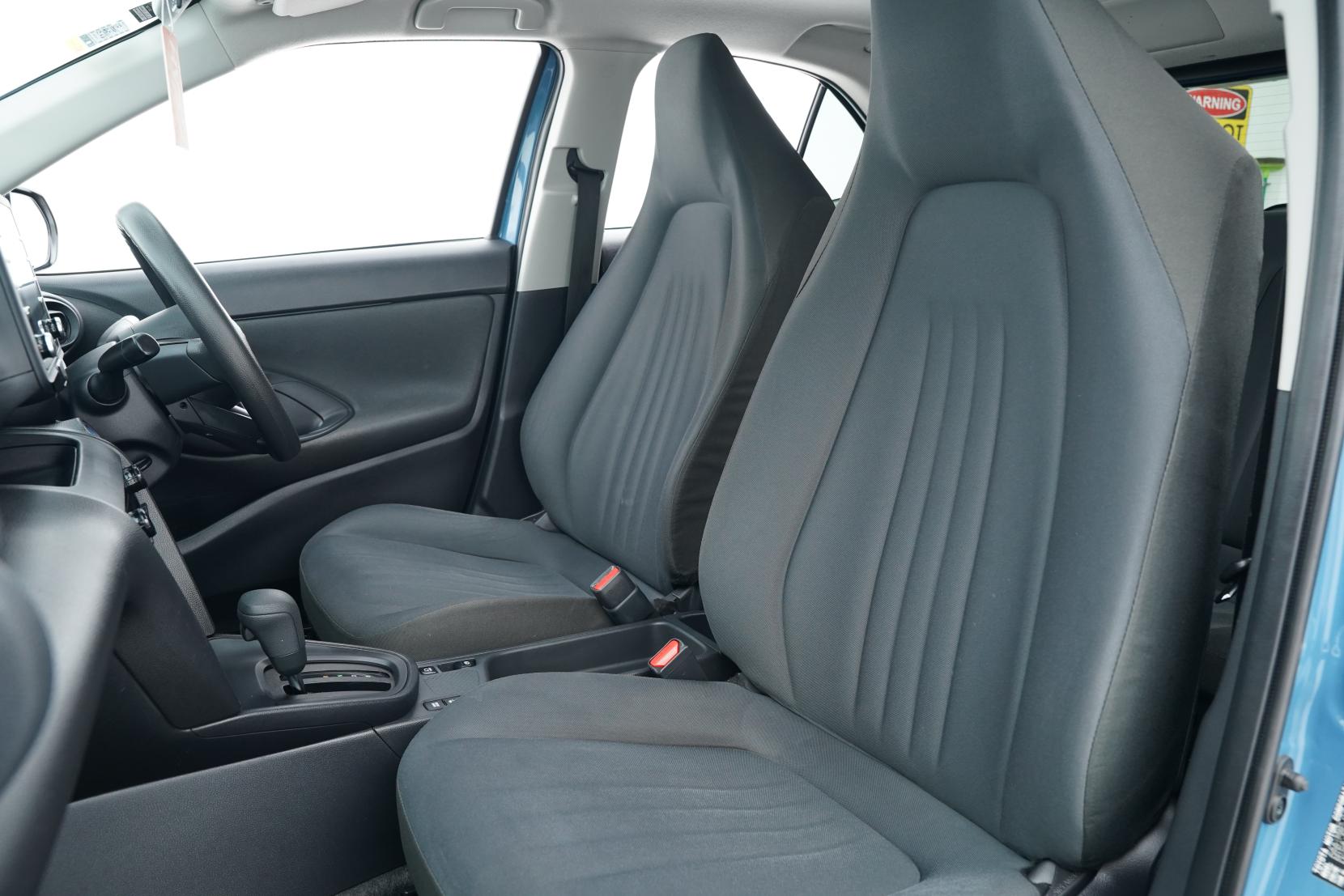 Toyota Yaris HYBRID X