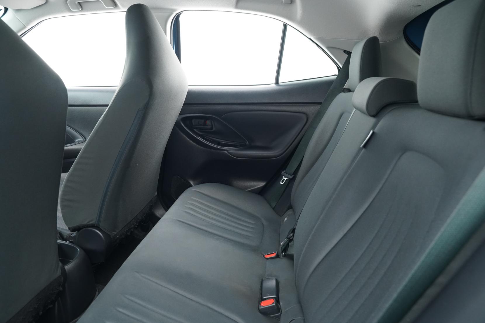 Toyota Yaris HYBRID X