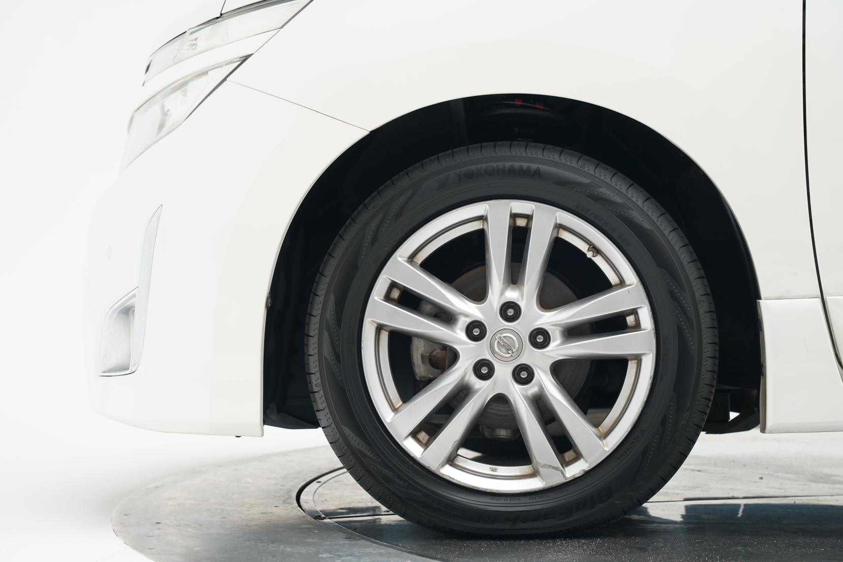 Nissan Elgrand 4WD 350 HIGHWAY STAR PREMIUM