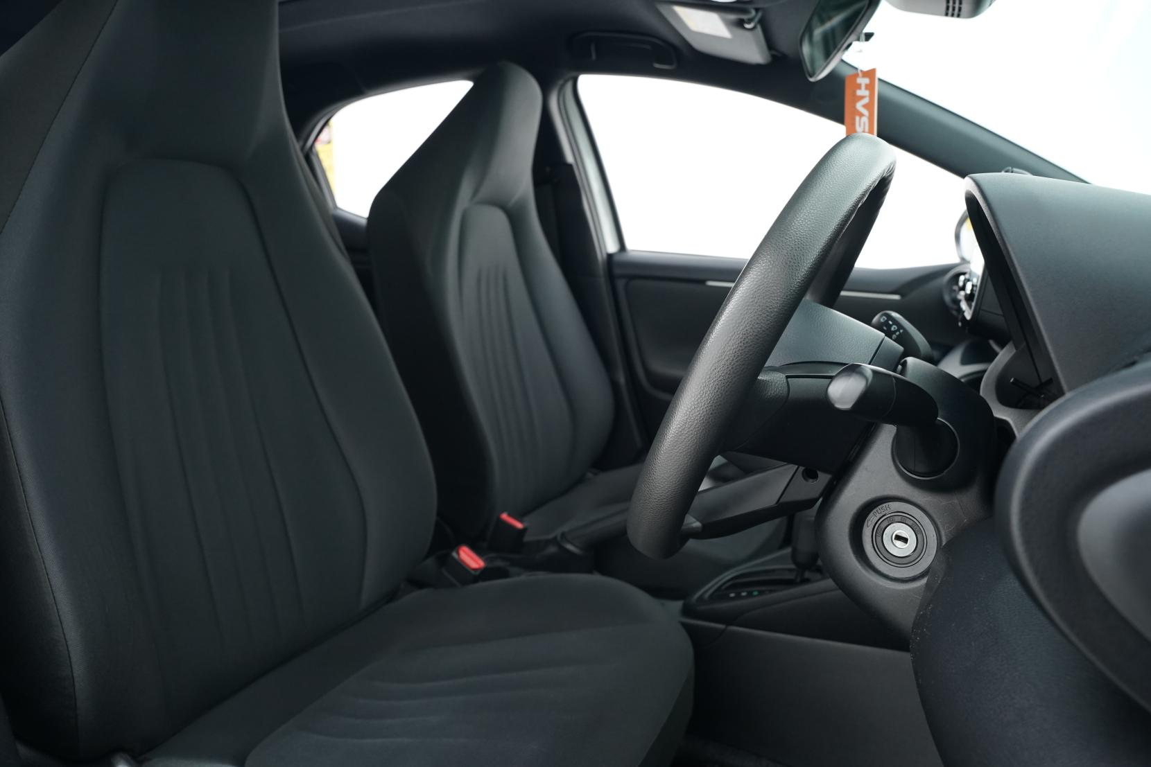 Toyota Yaris 1.5 Hybrid X