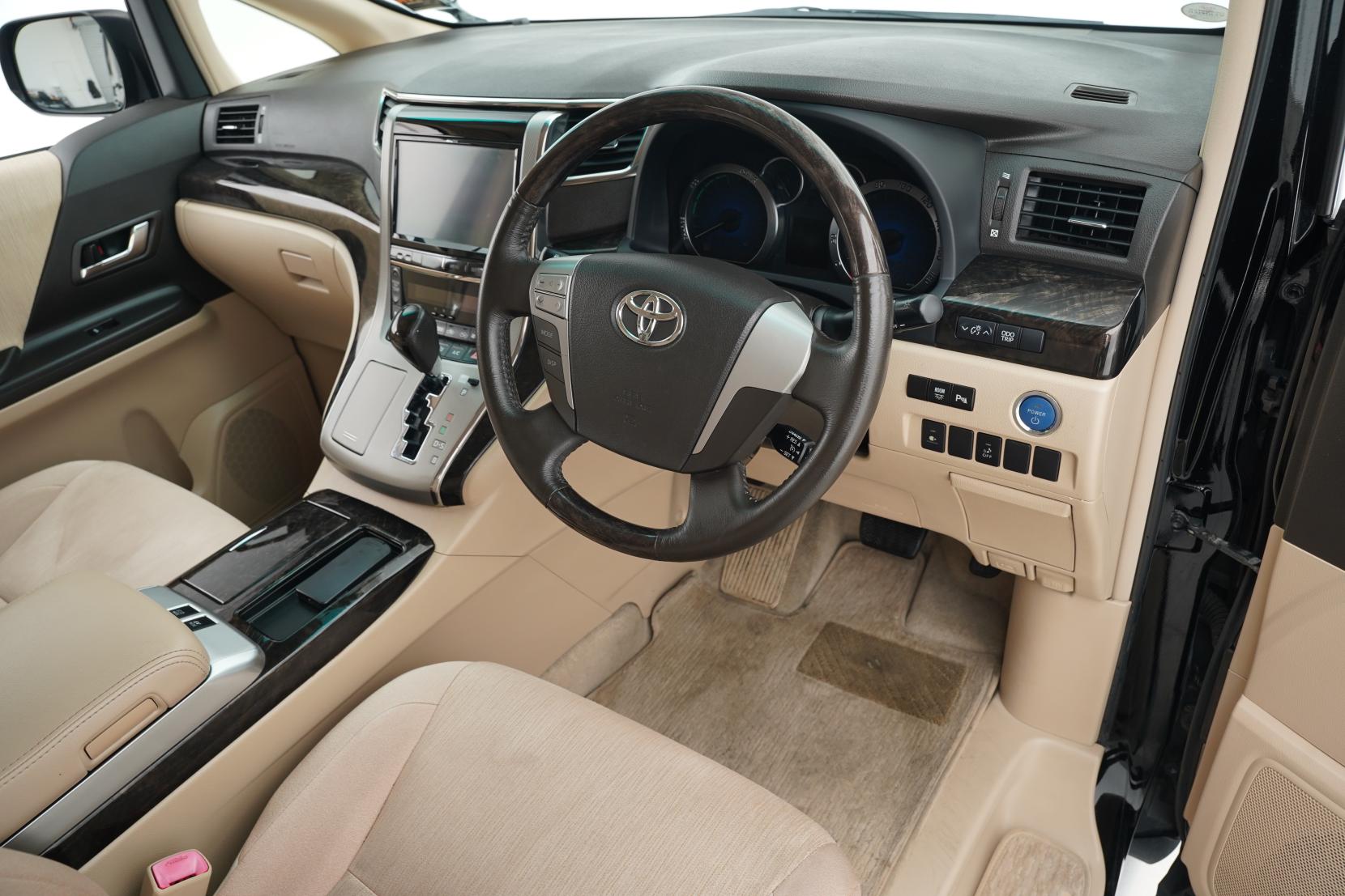 Toyota Alphard 2.4 Hybrid X 4WD