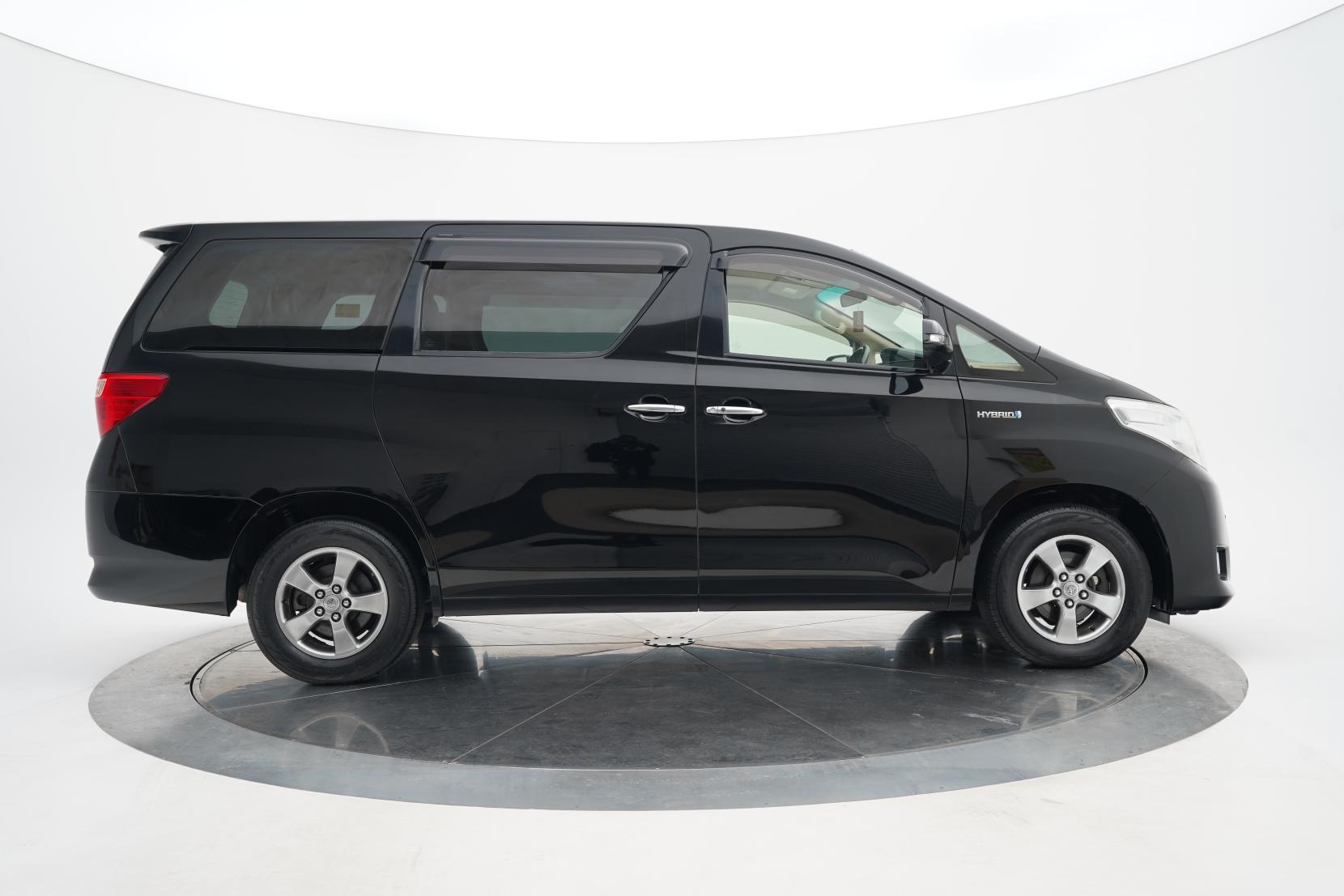 Toyota Alphard 2.4 Hybrid X 4WD