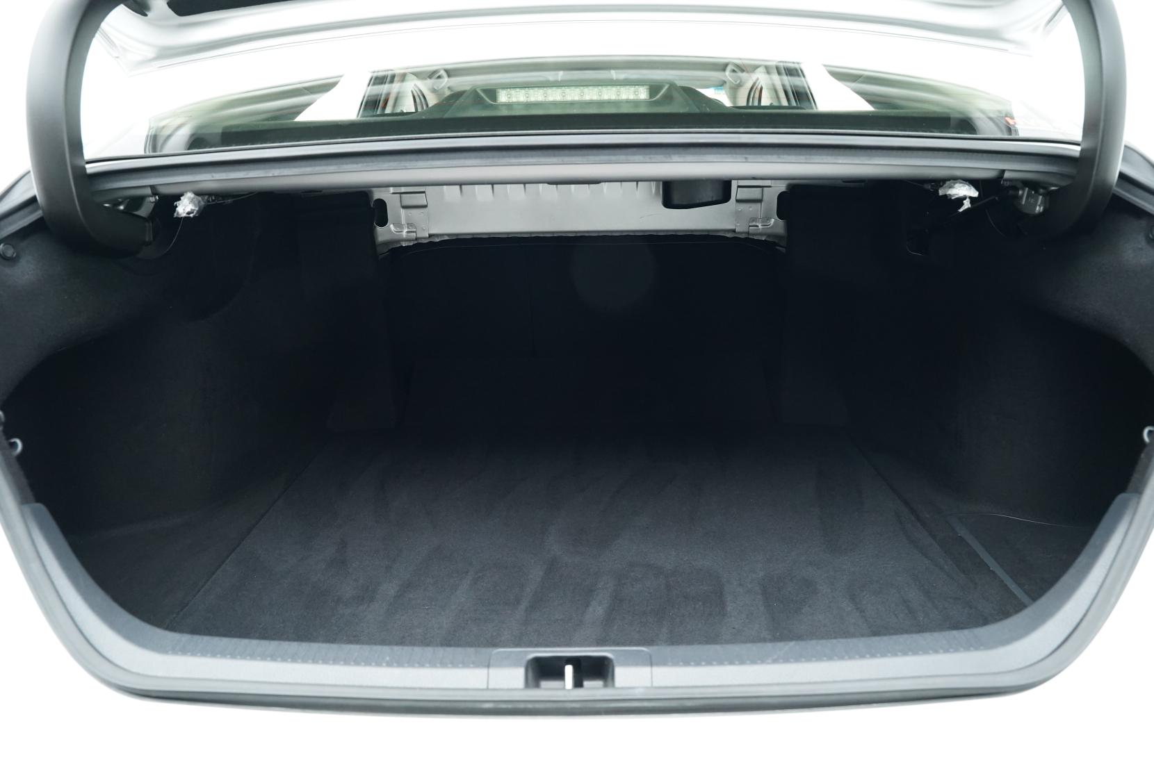Toyota Camry Hybrid X