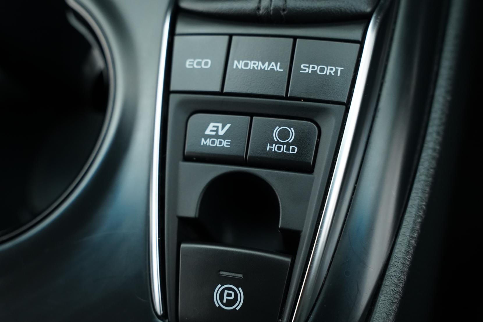 Toyota Camry Hybrid X