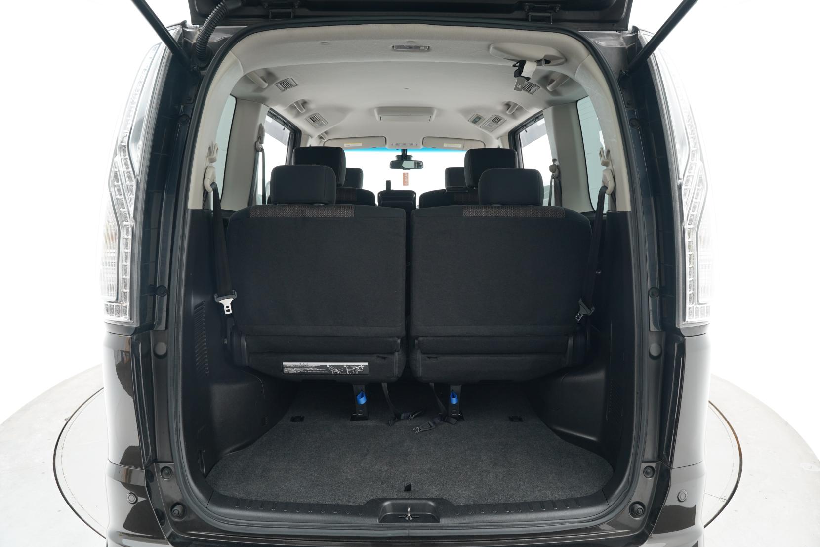 Nissan Serena 2.0 Hybrid Highway Star 8seats