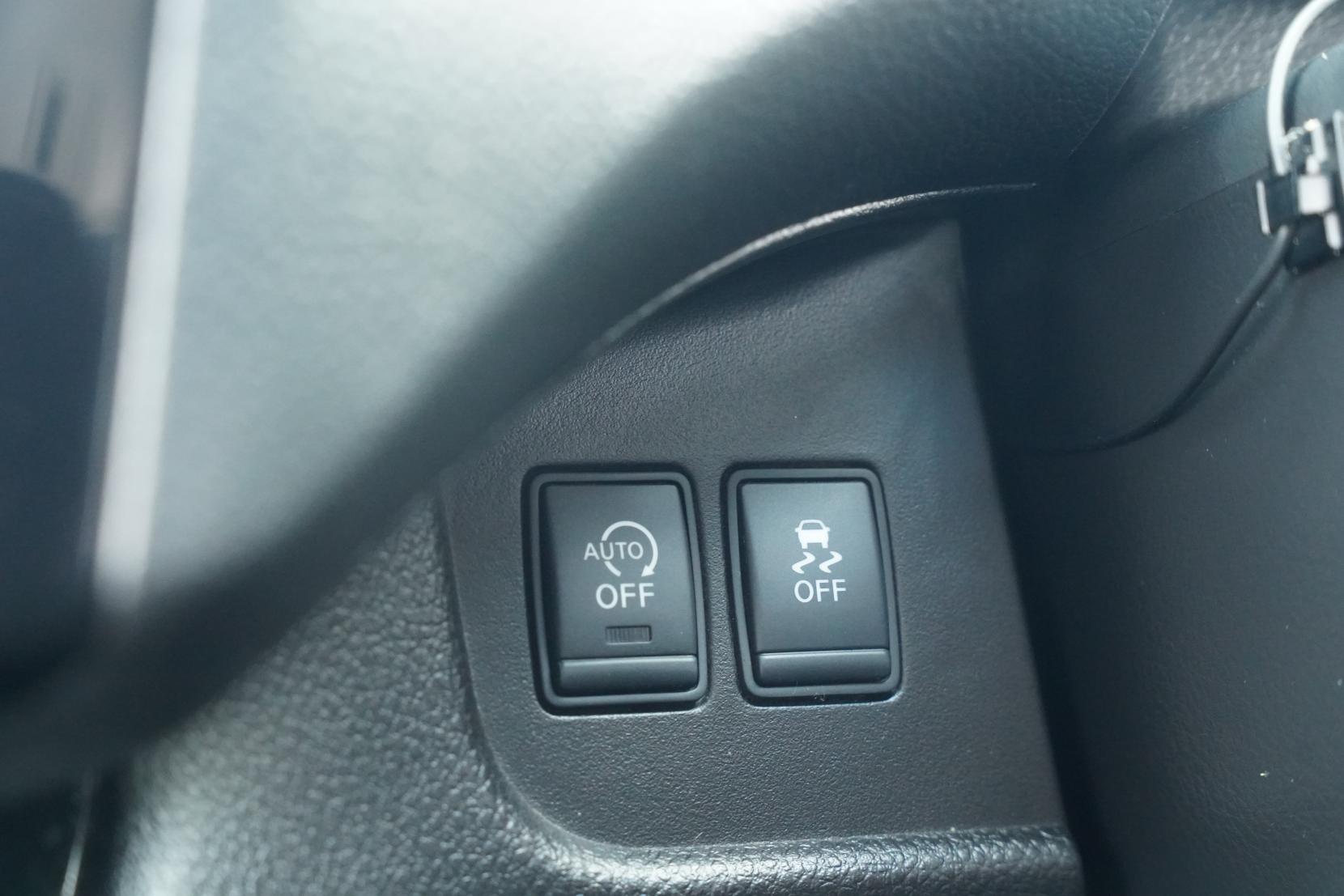 Nissan Serena 2.0 Hybrid Highway Star 8seats
