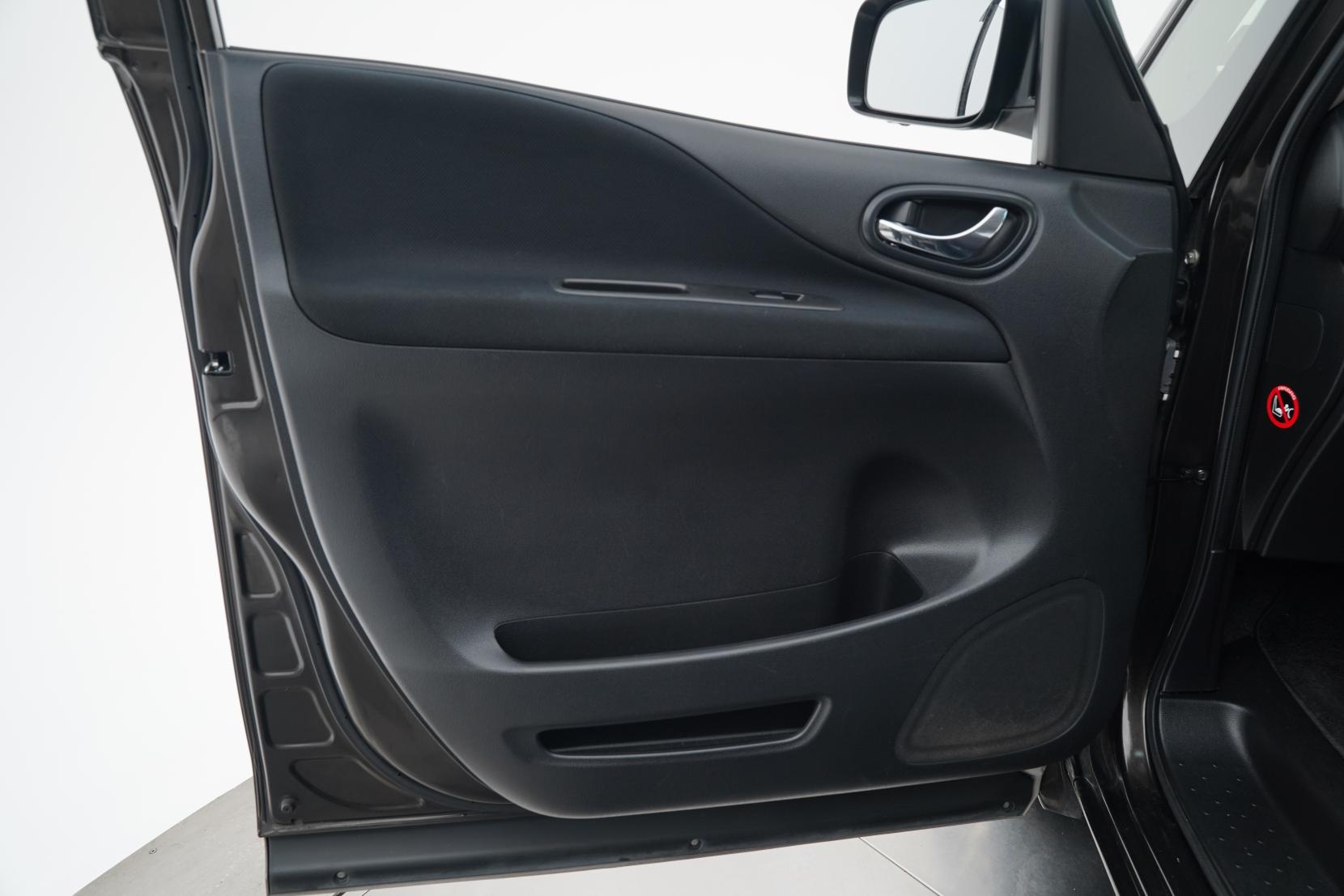 Nissan Serena 2.0 Hybrid Highway Star 8seats
