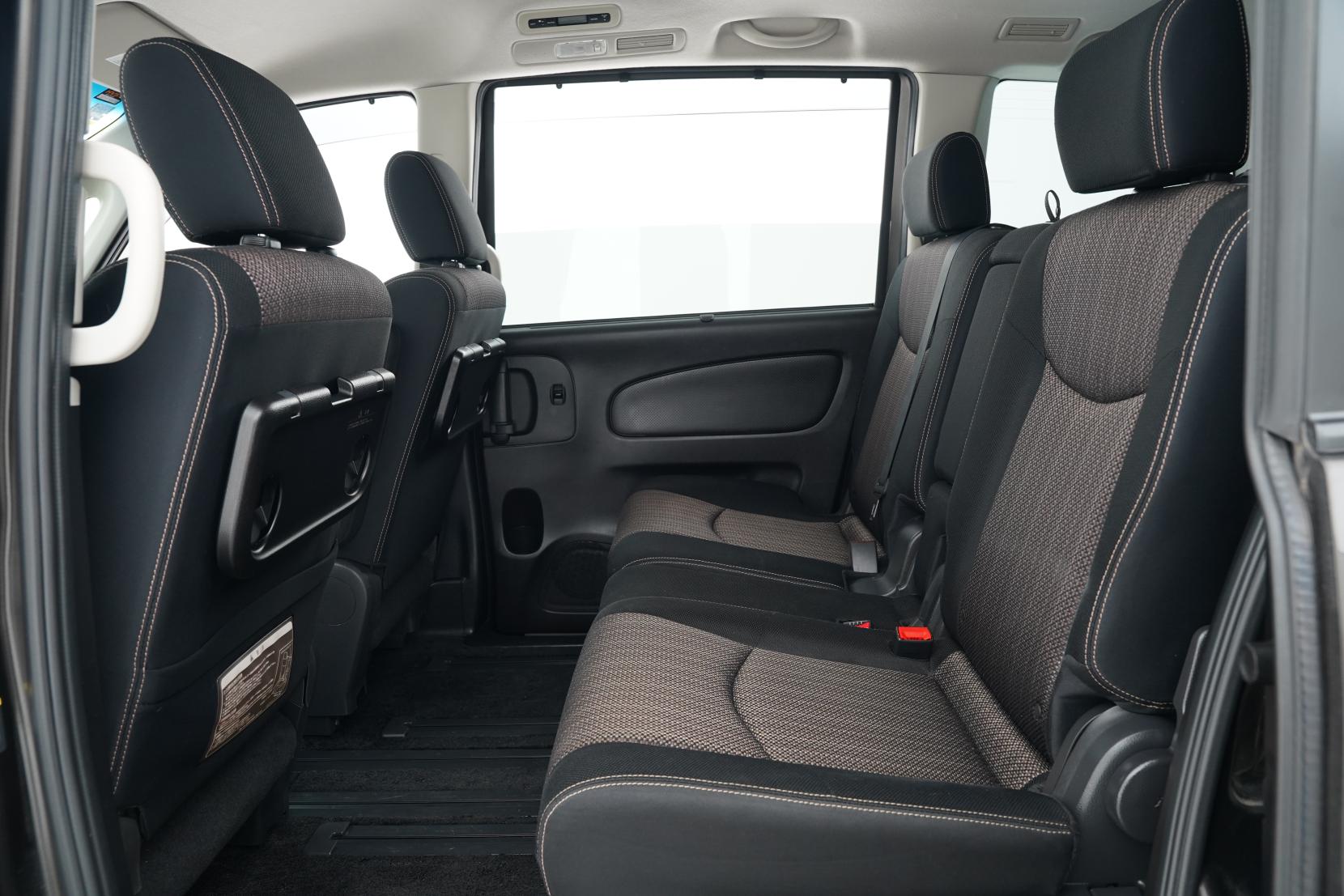 Nissan Serena 2.0 Hybrid Highway Star 8seats