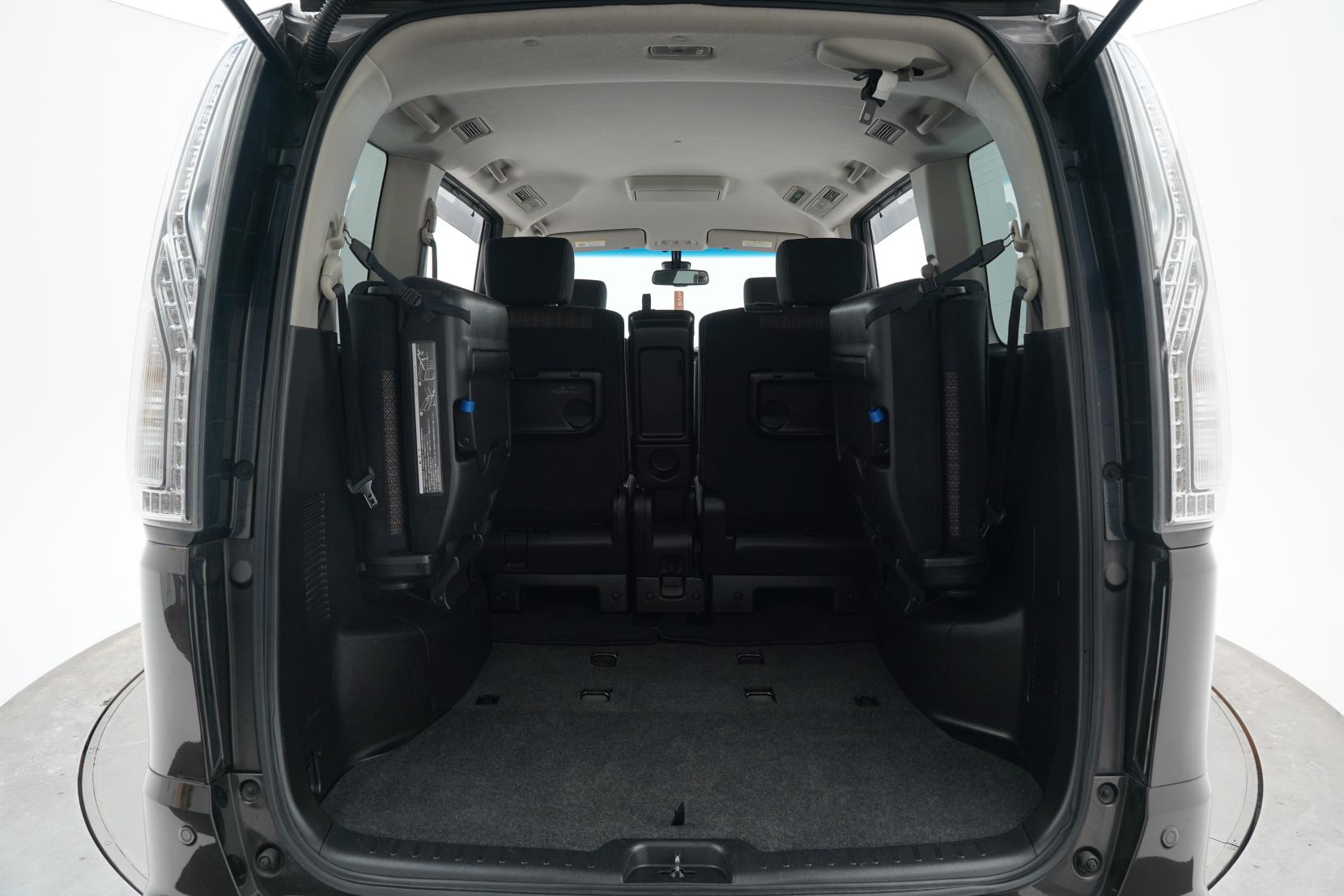 Nissan Serena 2.0 Hybrid Highway Star 8seats