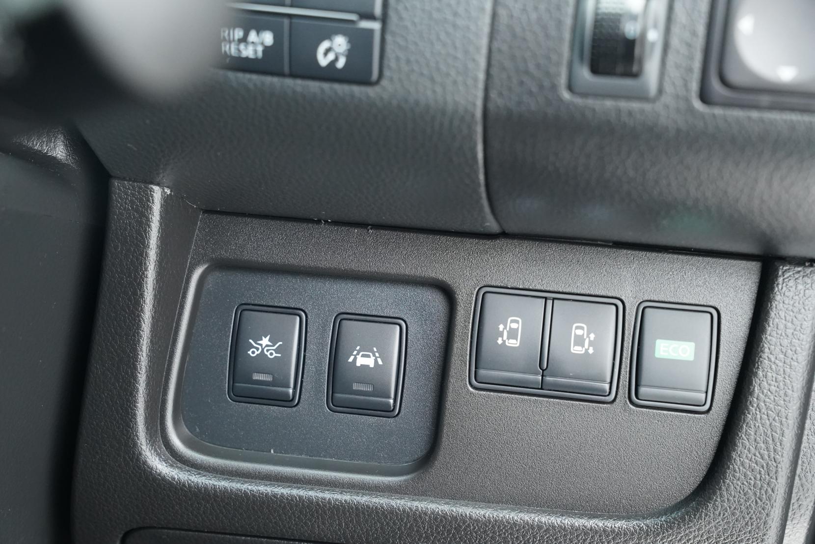 Nissan Serena 2.0 Hybrid Highway Star 8seats