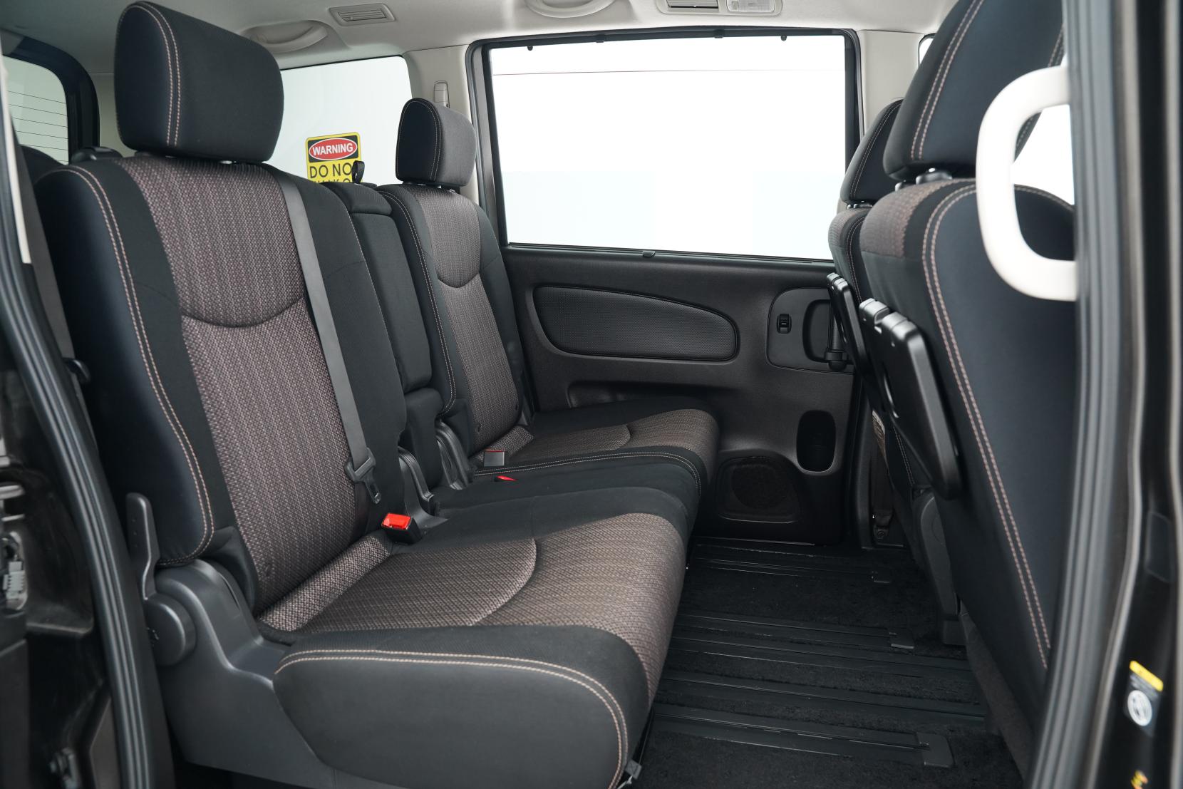 Nissan Serena 2.0 Hybrid Highway Star 8seats