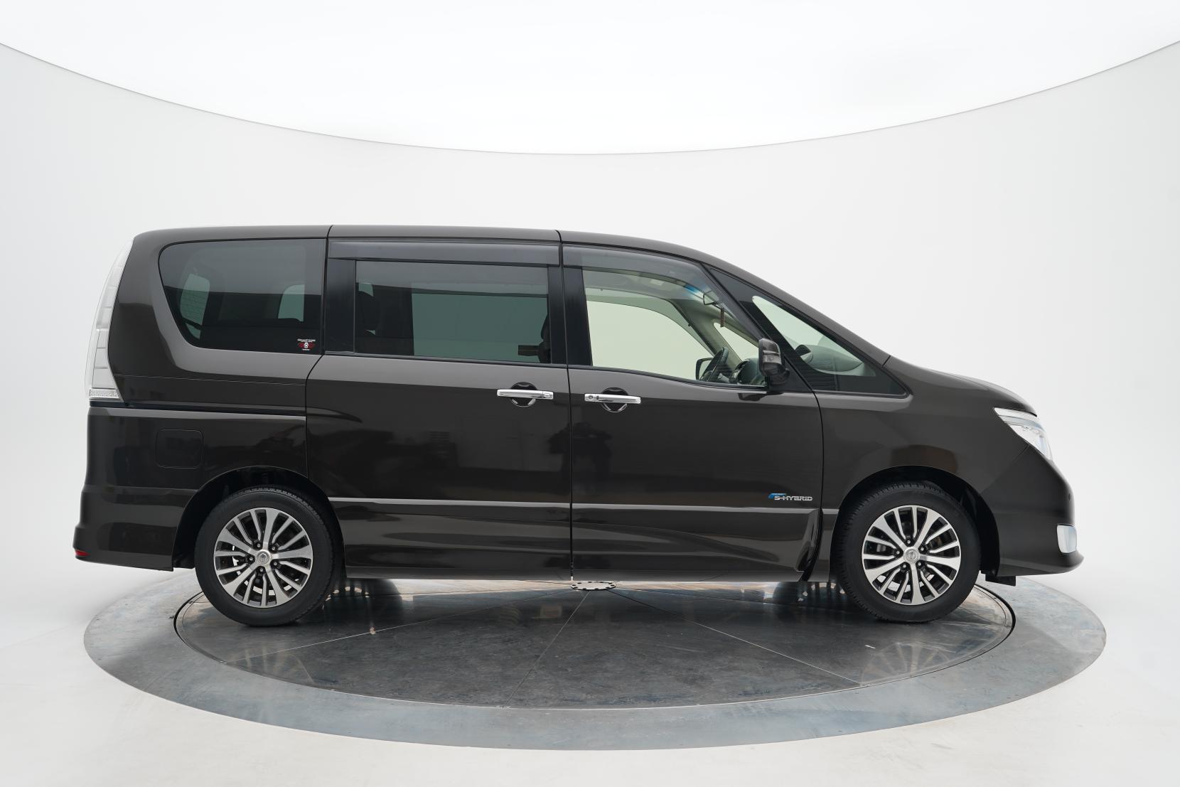 Nissan Serena 2.0 Hybrid Highway Star 8seats