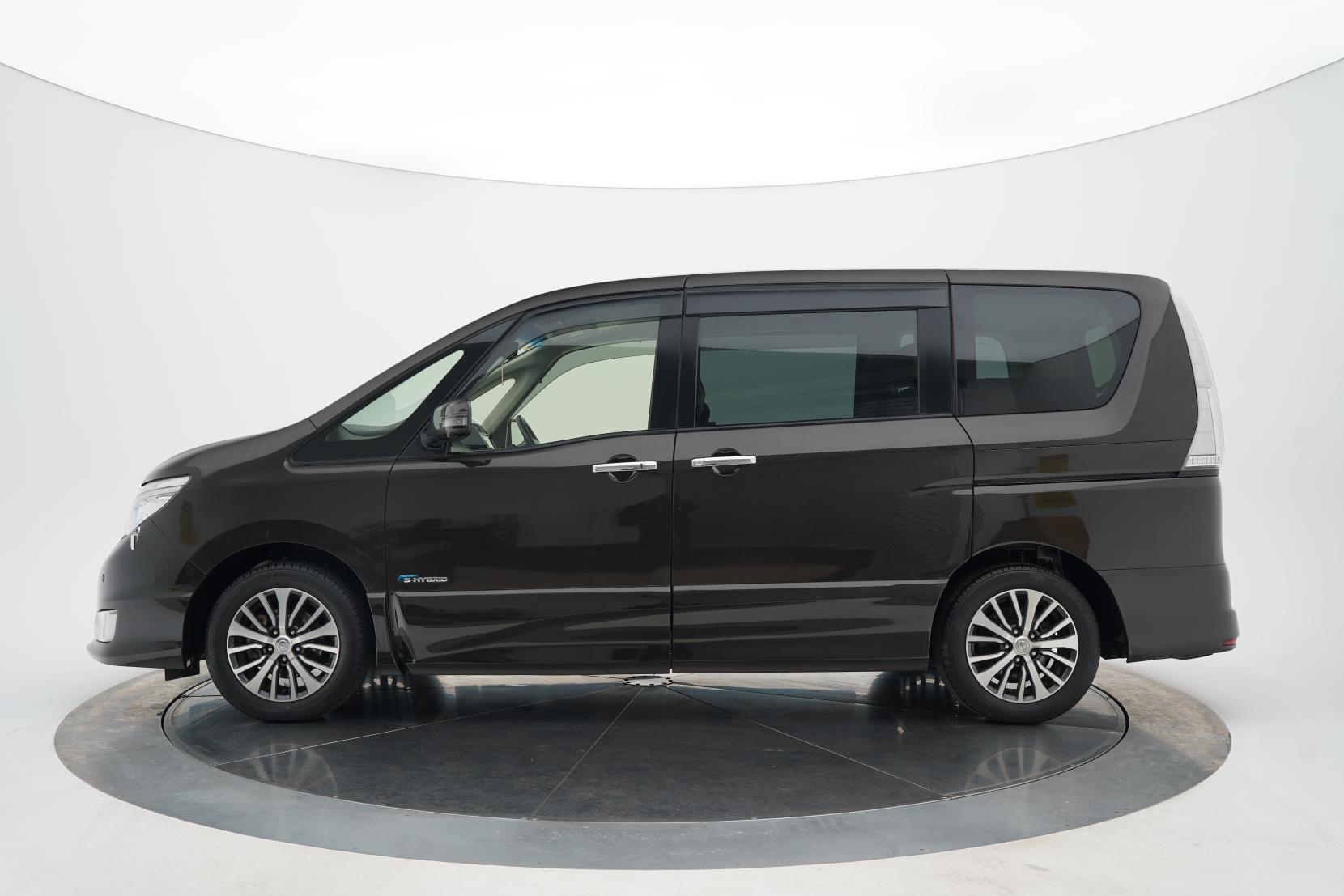Nissan Serena 2.0 Hybrid Highway Star 8seats