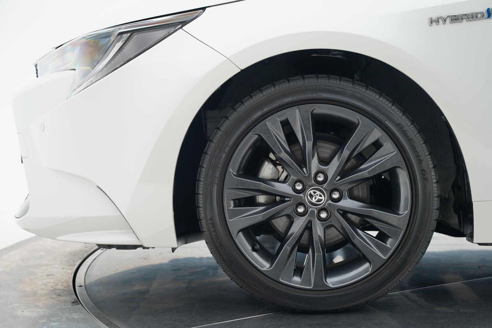 Toyota Corolla Touring Hybrid WxB 4WD